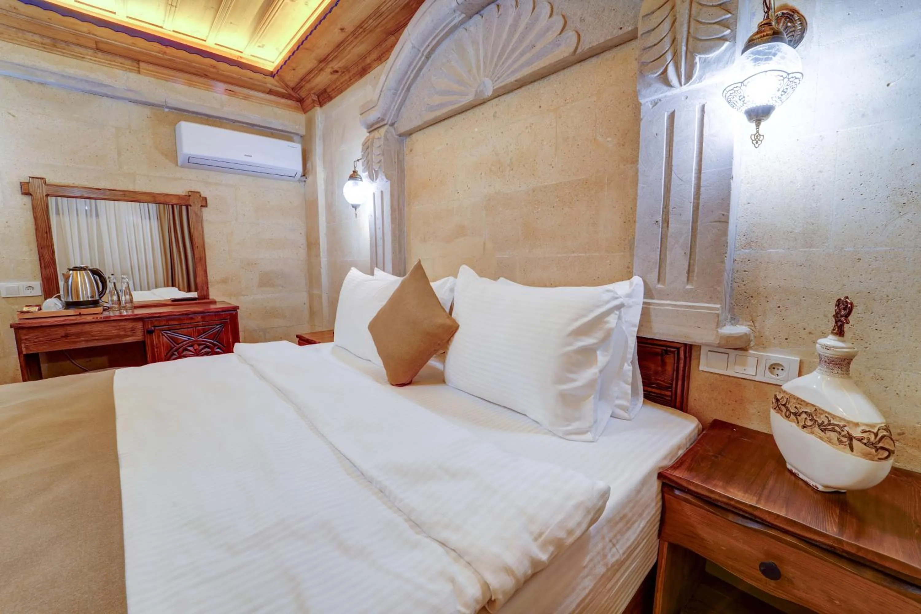 Photo of the whole room, Bed in Enjoy Stone Hotel