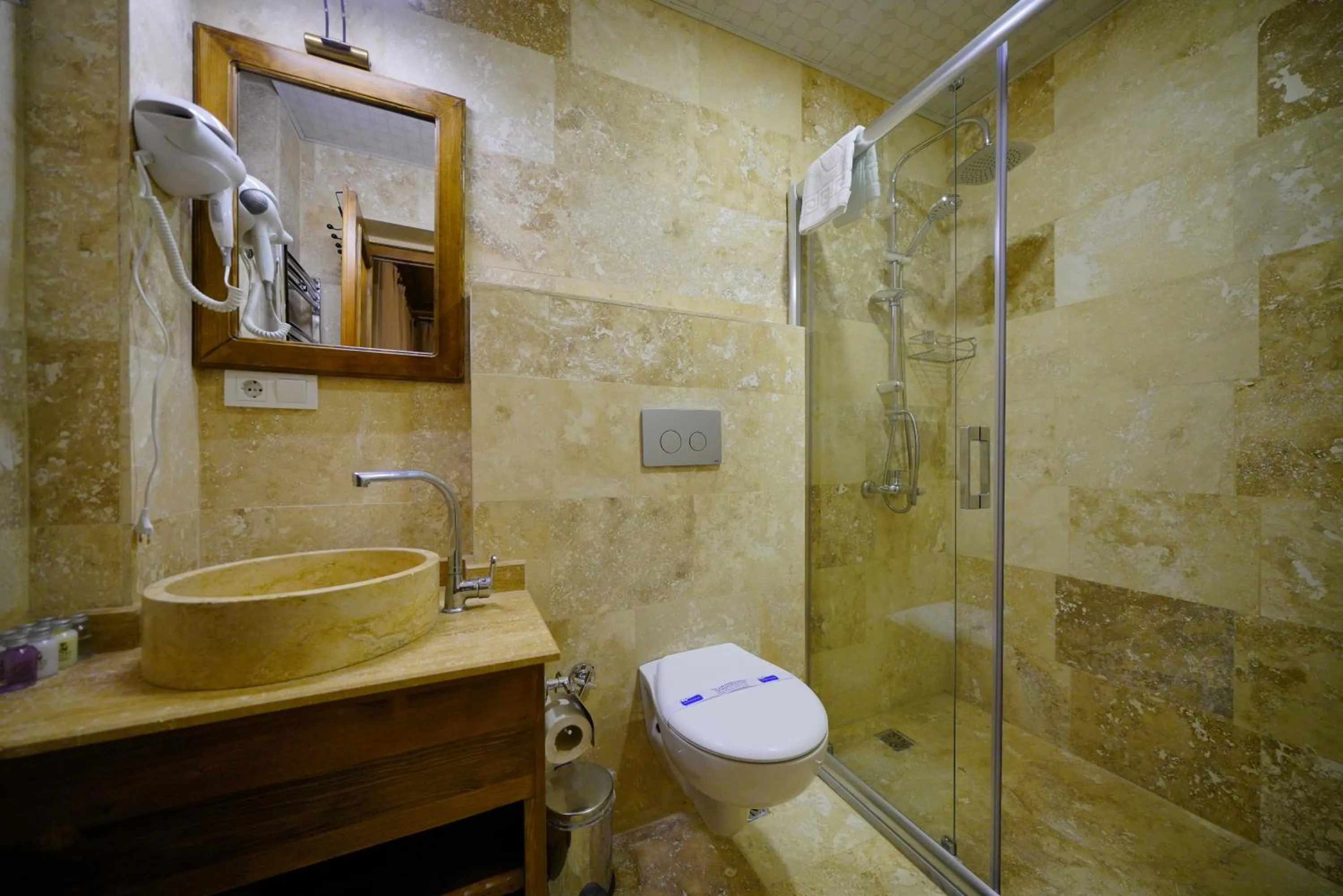 Toilet in Enjoy Stone Hotel