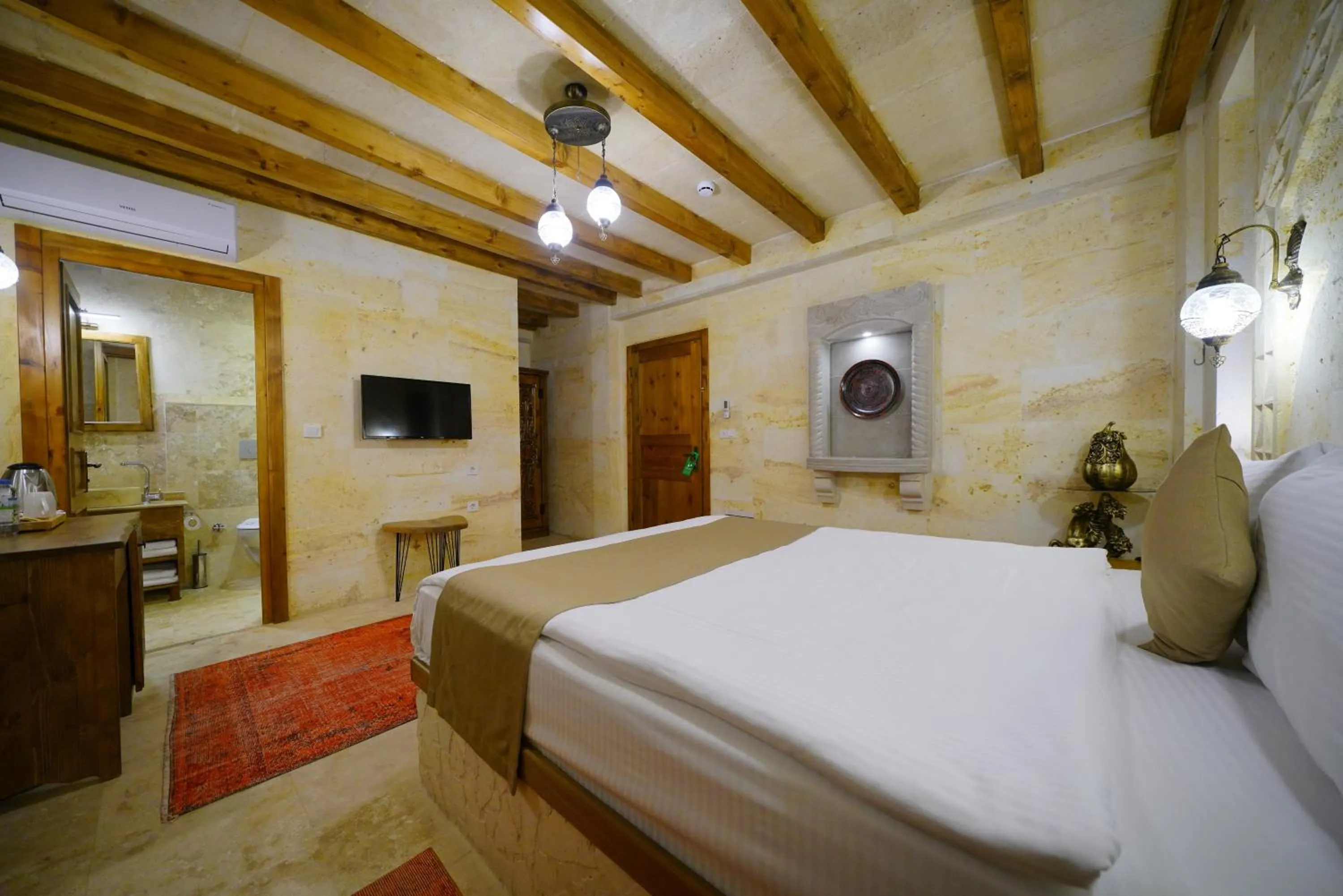 Photo of the whole room, Bed in Enjoy Stone Hotel