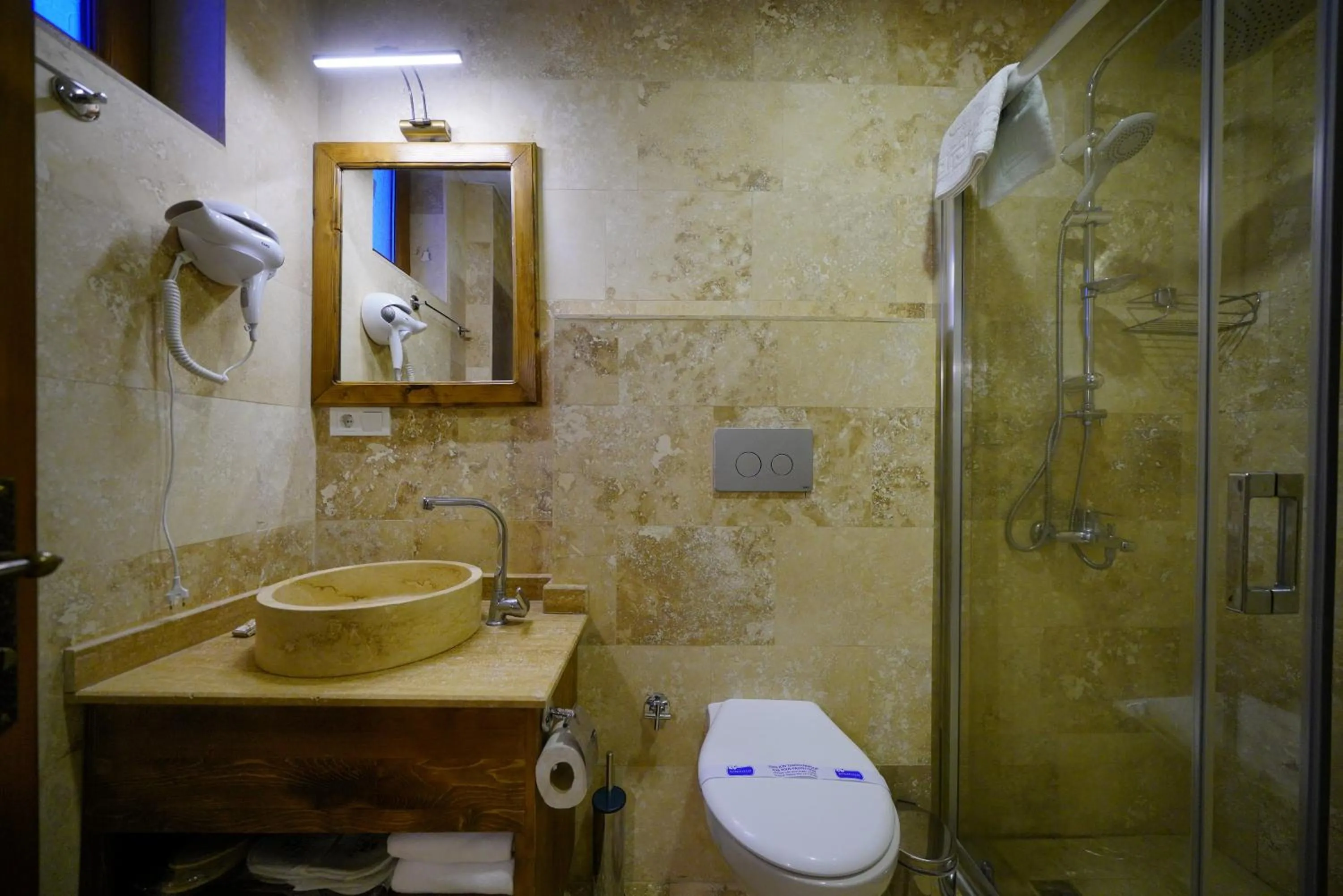 Shower in Enjoy Stone Hotel