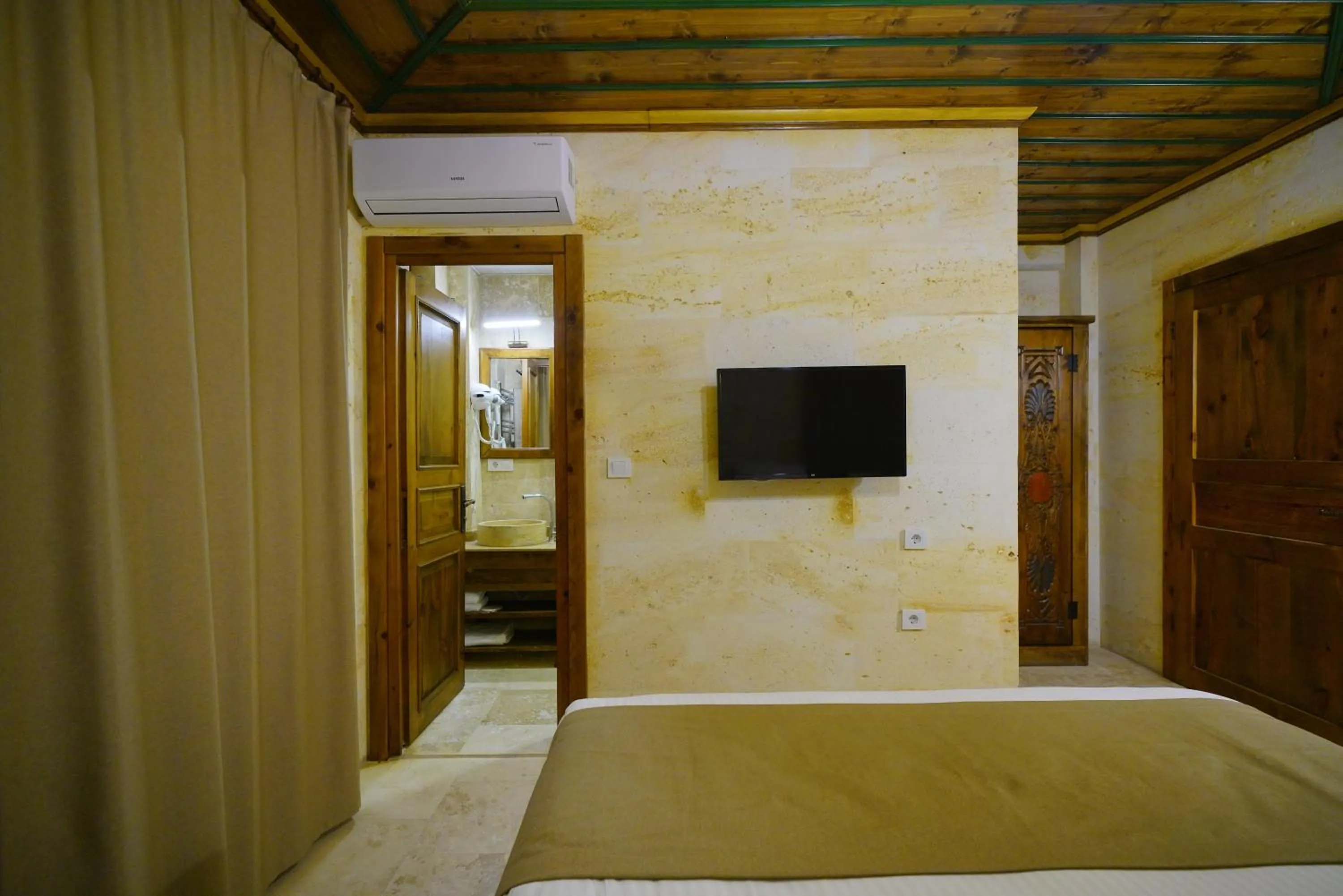 TV and multimedia, Bed in Enjoy Stone Hotel