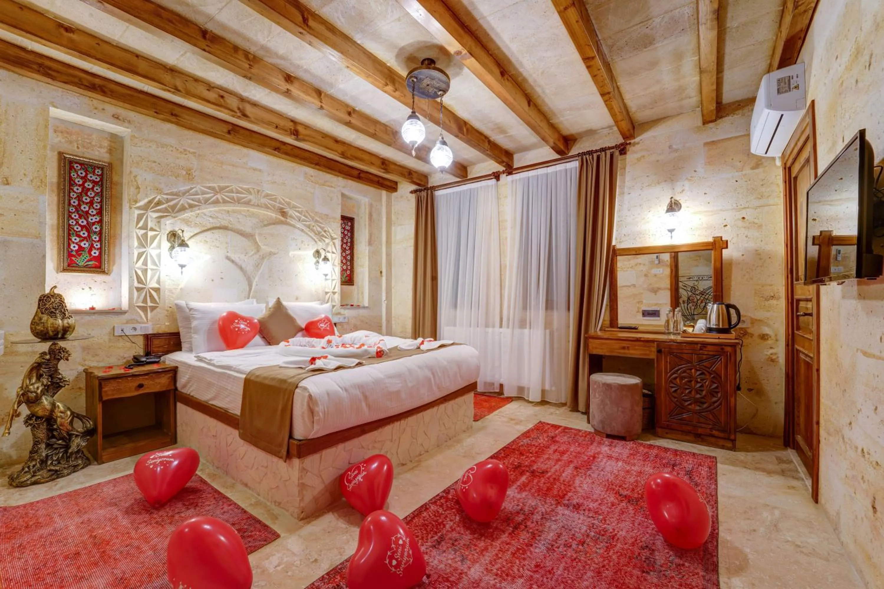 Photo of the whole room, Bed in Enjoy Stone Hotel