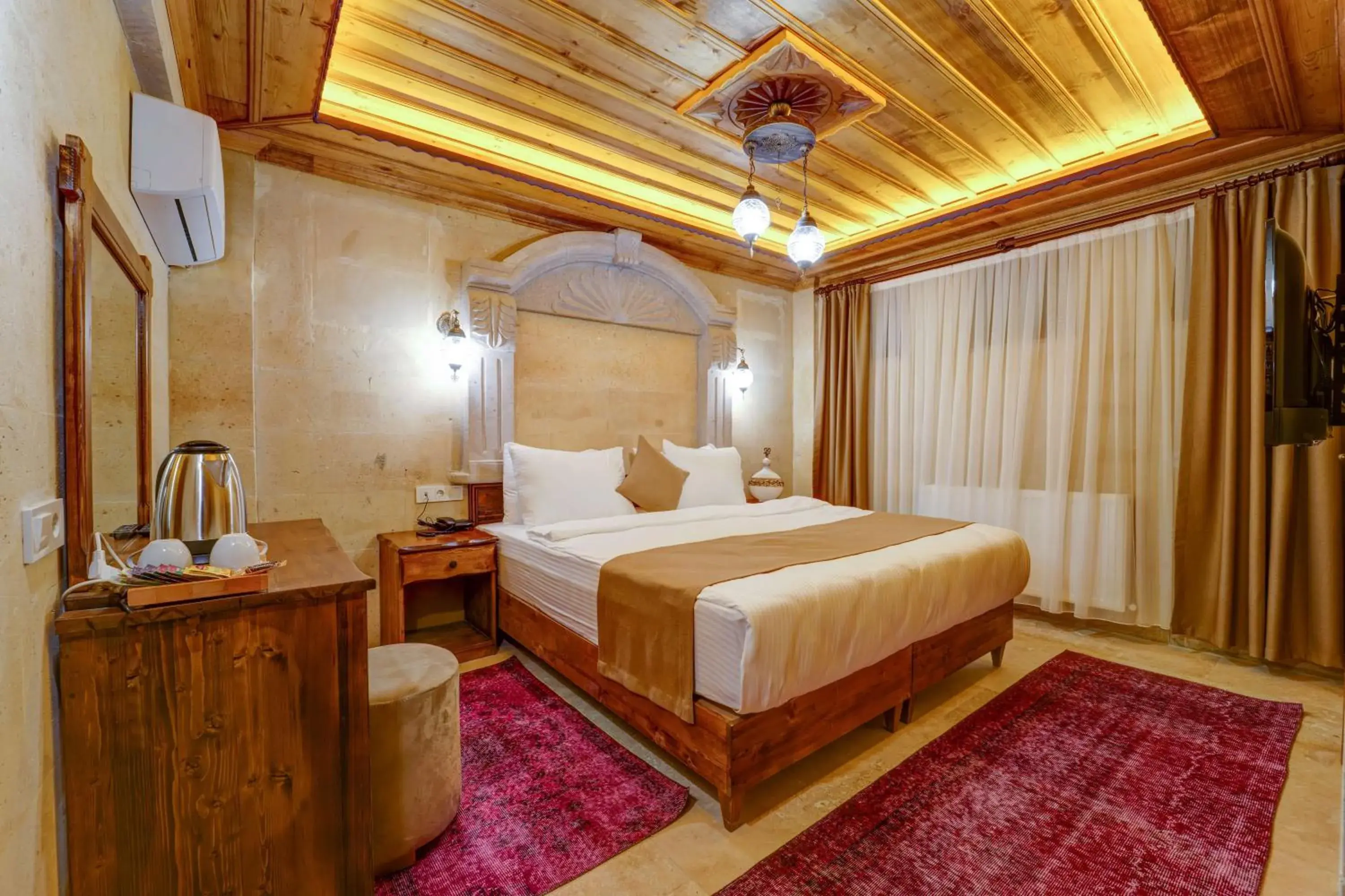 Photo of the whole room, Bed in Enjoy Stone Hotel Photo of the whole room, Bed in Enjoy Stone Hotel