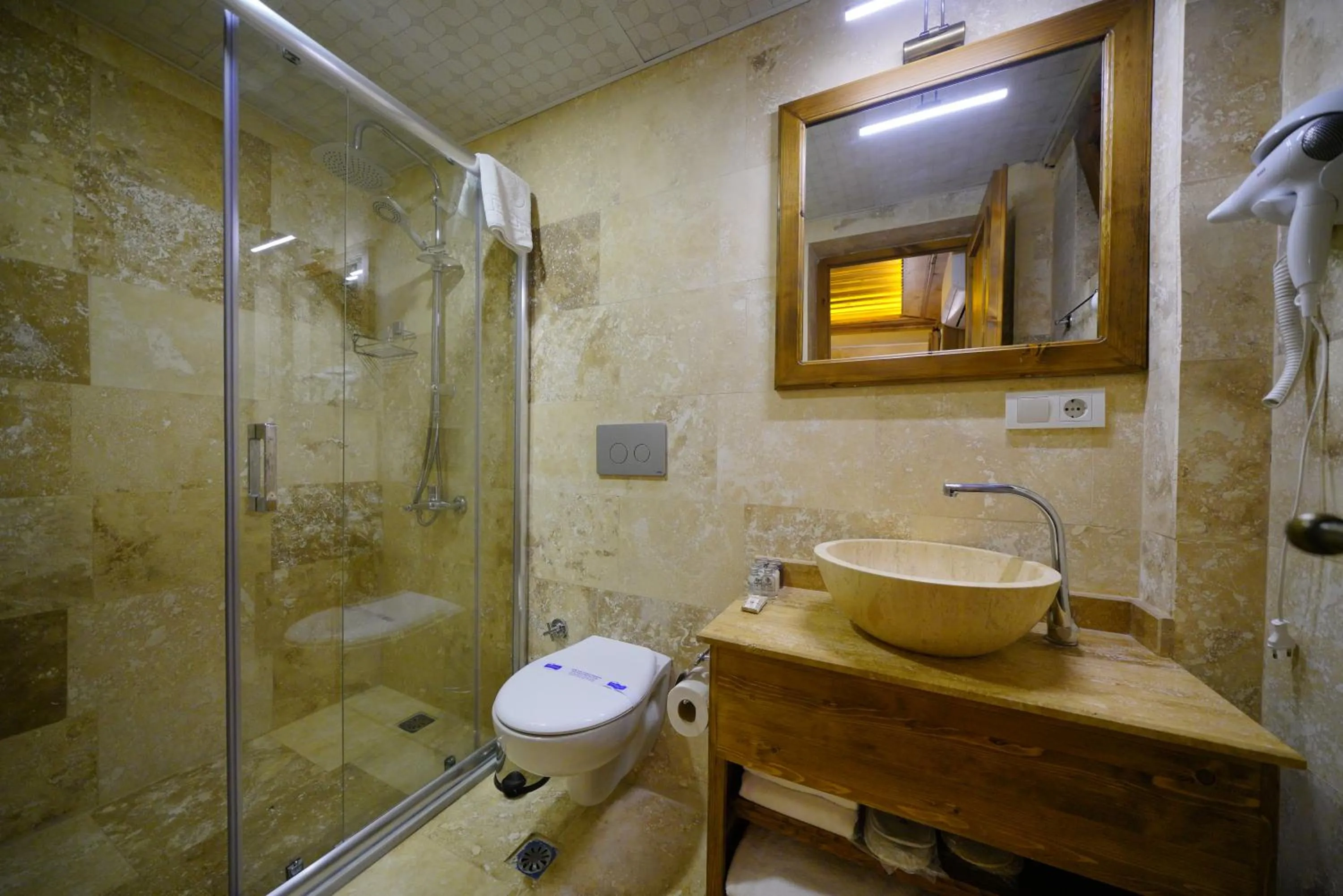 Toilet in Enjoy Stone Hotel