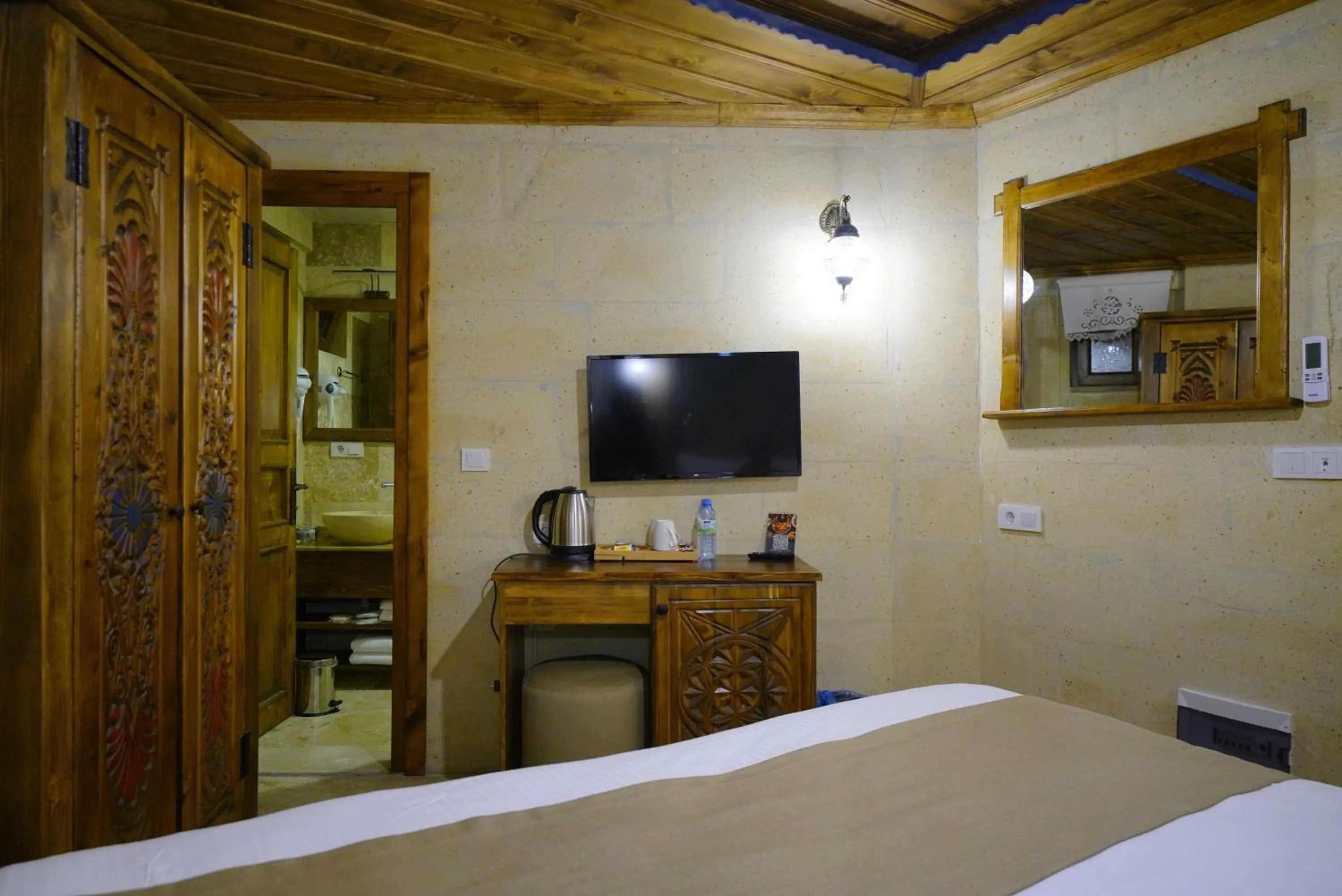 TV and multimedia, Bed in Enjoy Stone Hotel