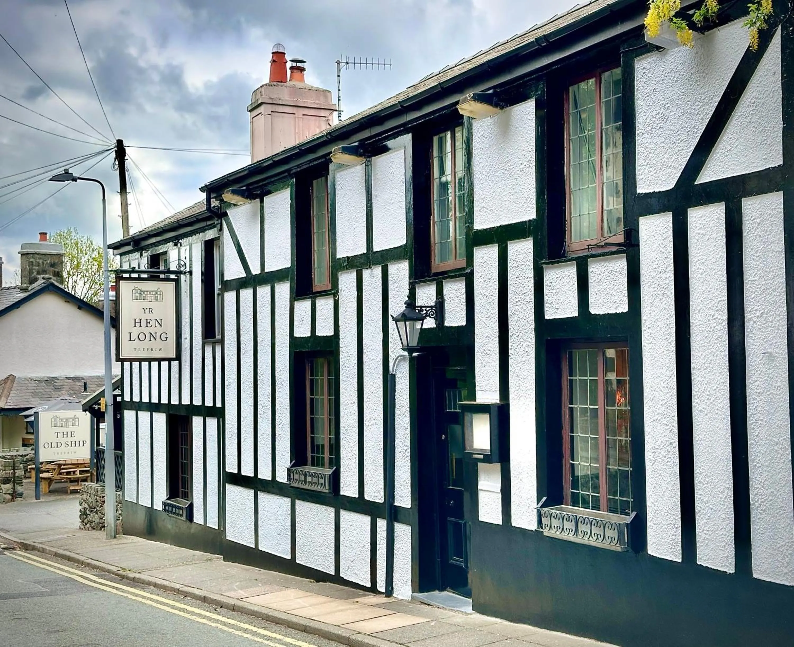 Restaurant/places to eat in Crafnant House - Bed & Breakfast