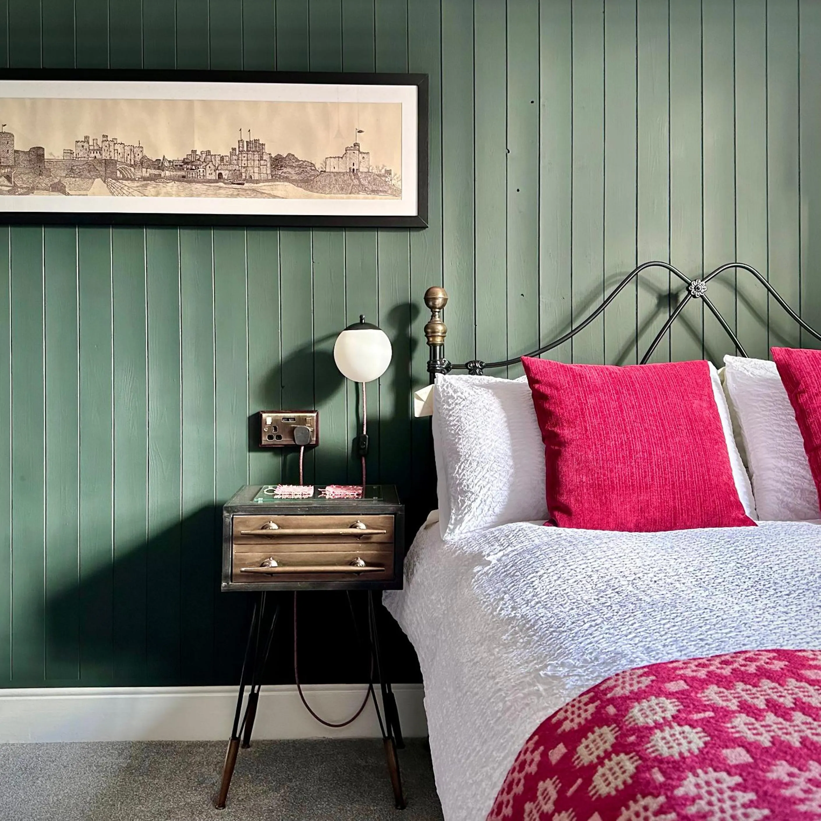 Bedroom, Bed in Crafnant House - Bed & Breakfast