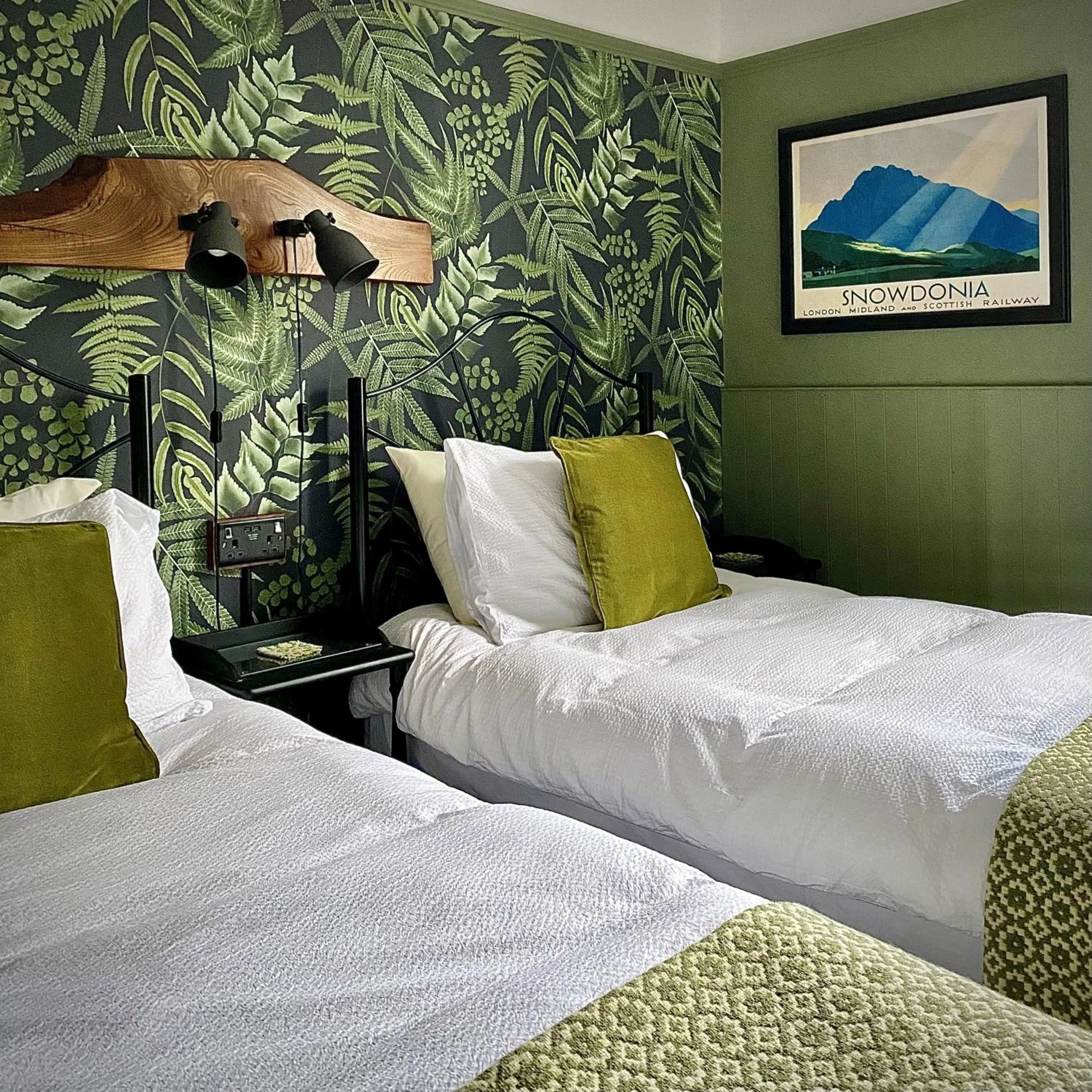 Bedroom, Bed in Crafnant House - Bed & Breakfast