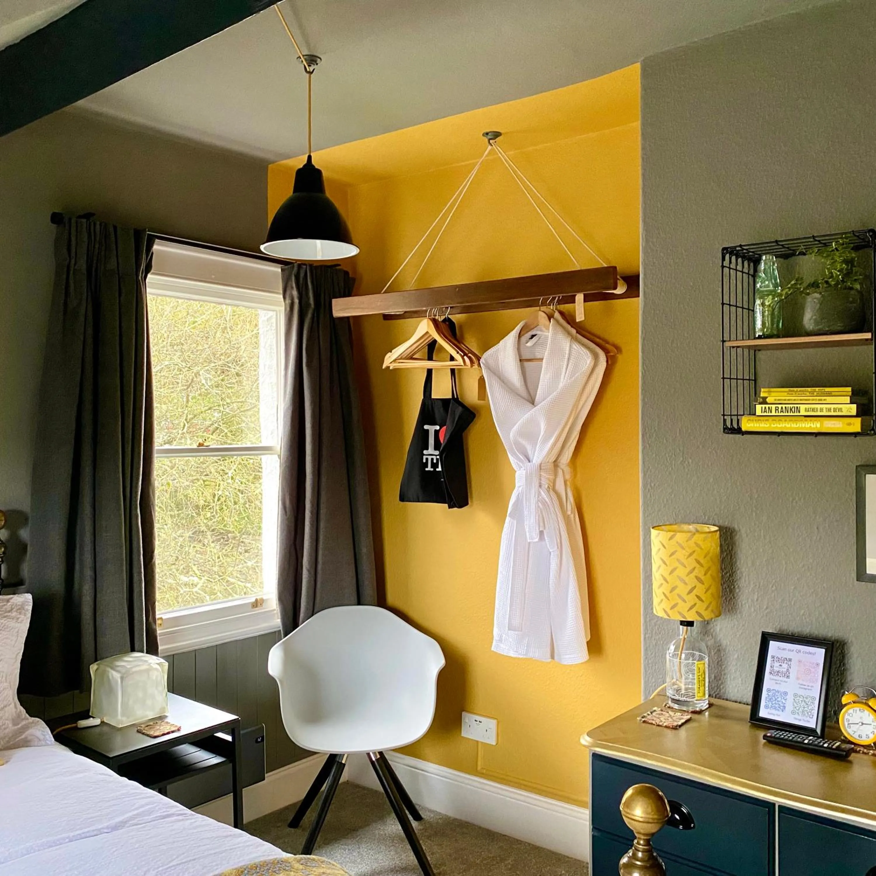 Bedroom, Bed in Crafnant House - Bed & Breakfast
