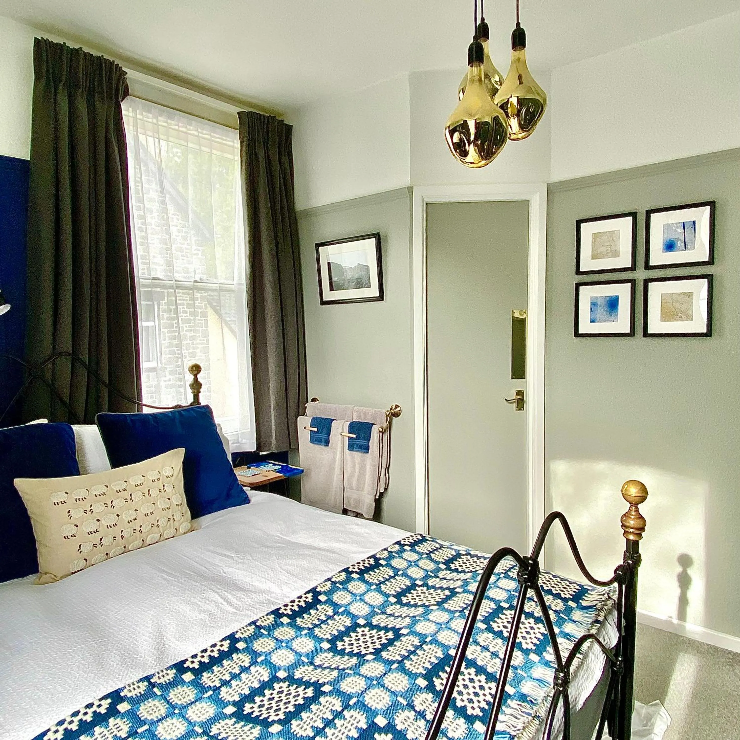 Bedroom, Bed in Crafnant House - Bed & Breakfast