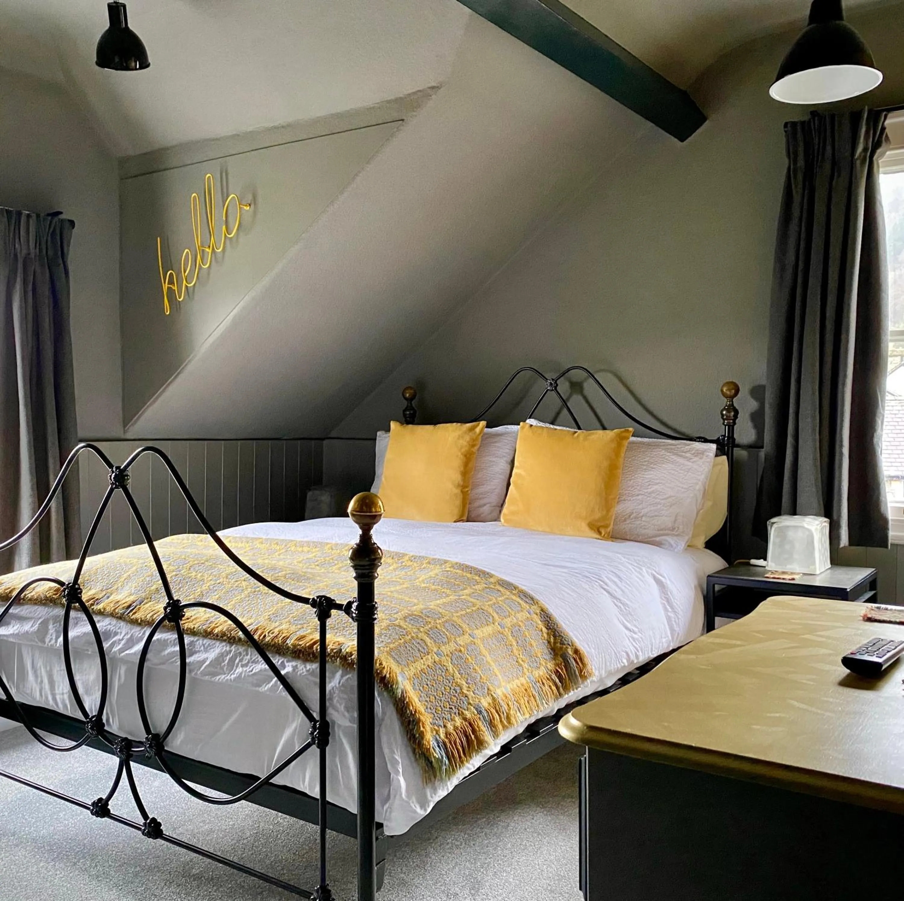 Bedroom, Bed in Crafnant House - Bed & Breakfast