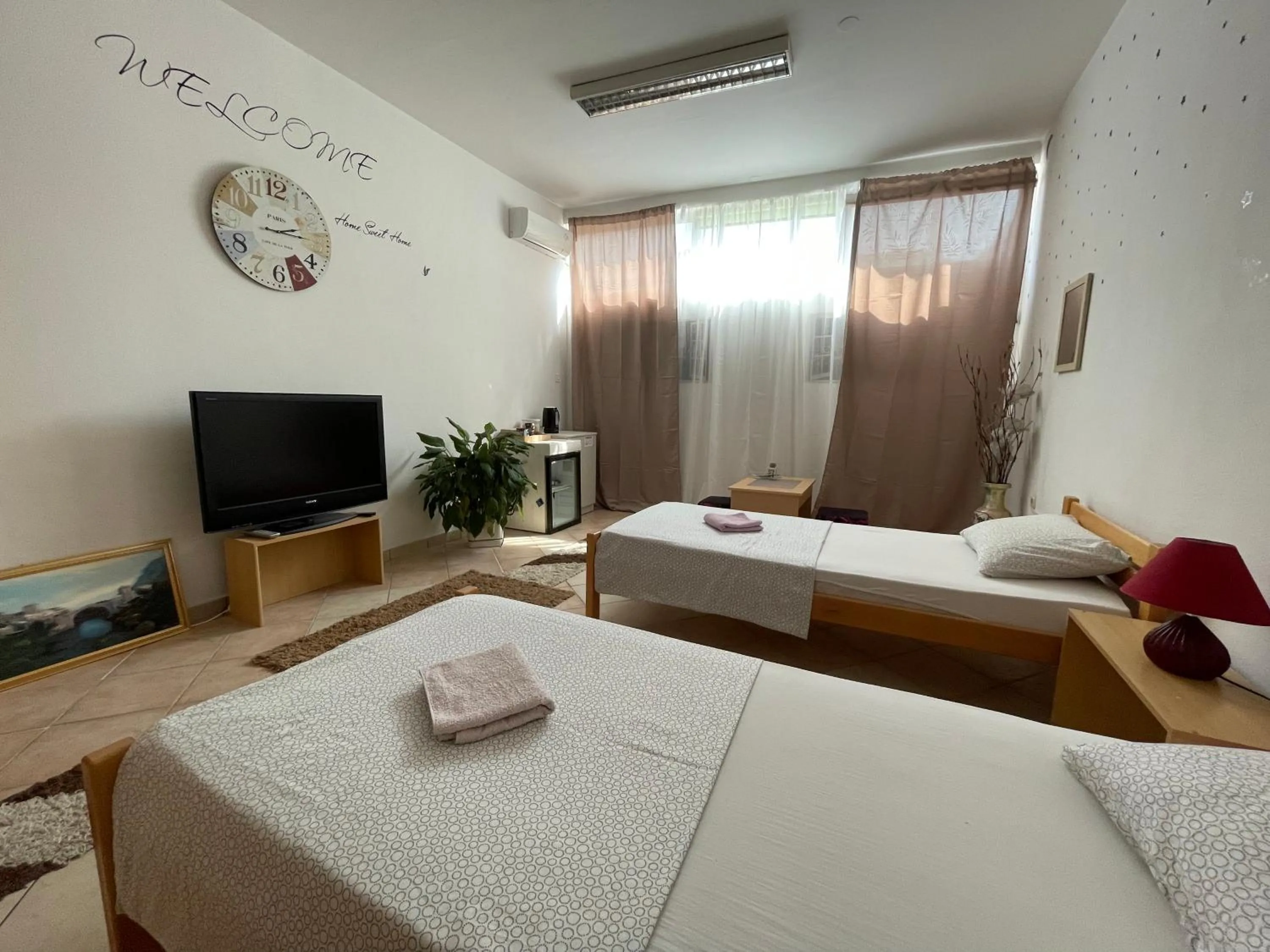 Quadruple Room with Private Bathroom - single occupancy in Rooms Deny