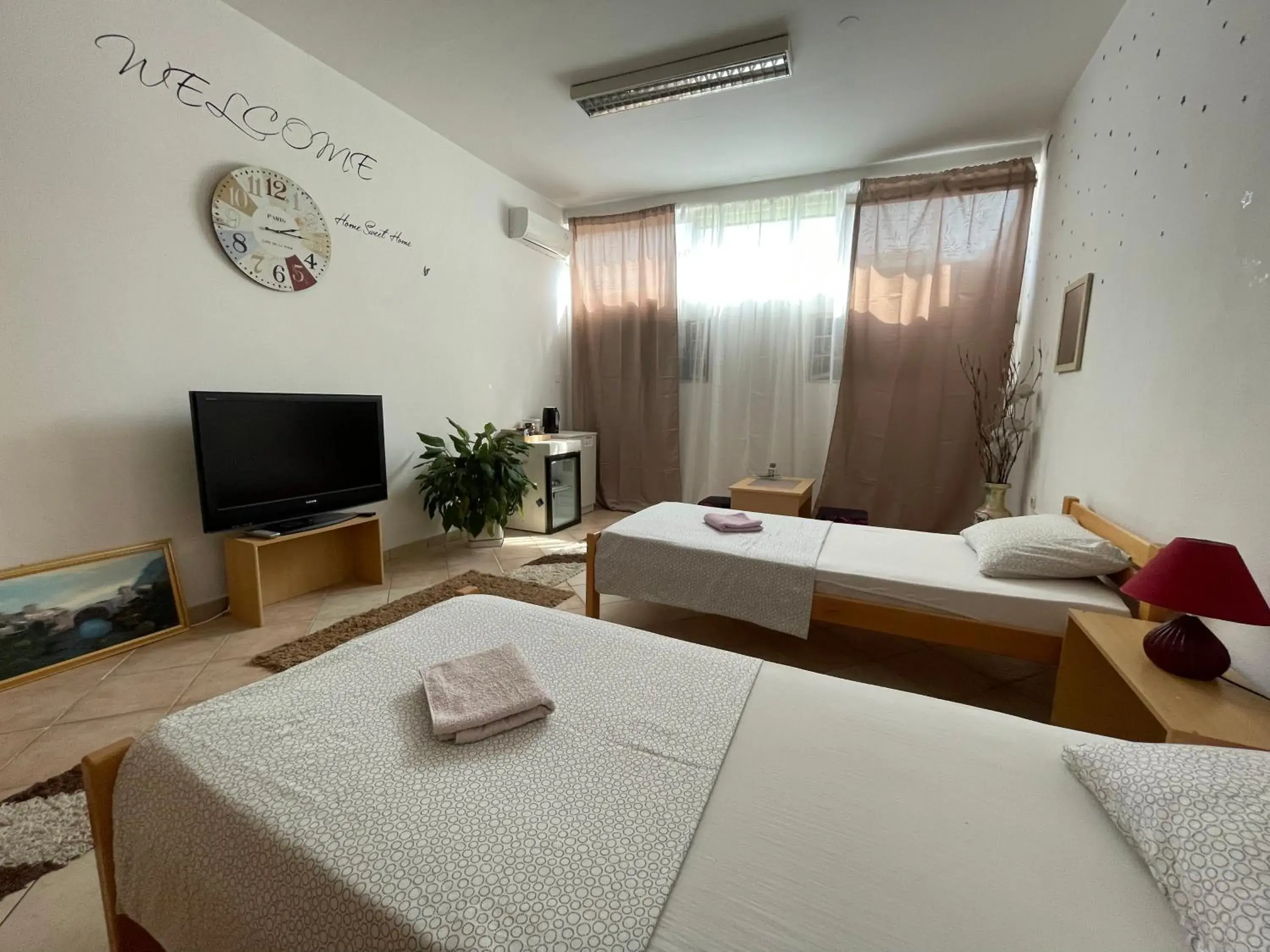 Quadruple Room with Private Bathroom - single occupancy in Rooms Deny Quadruple Room with Private Bathroom - single occupancy in Rooms Deny