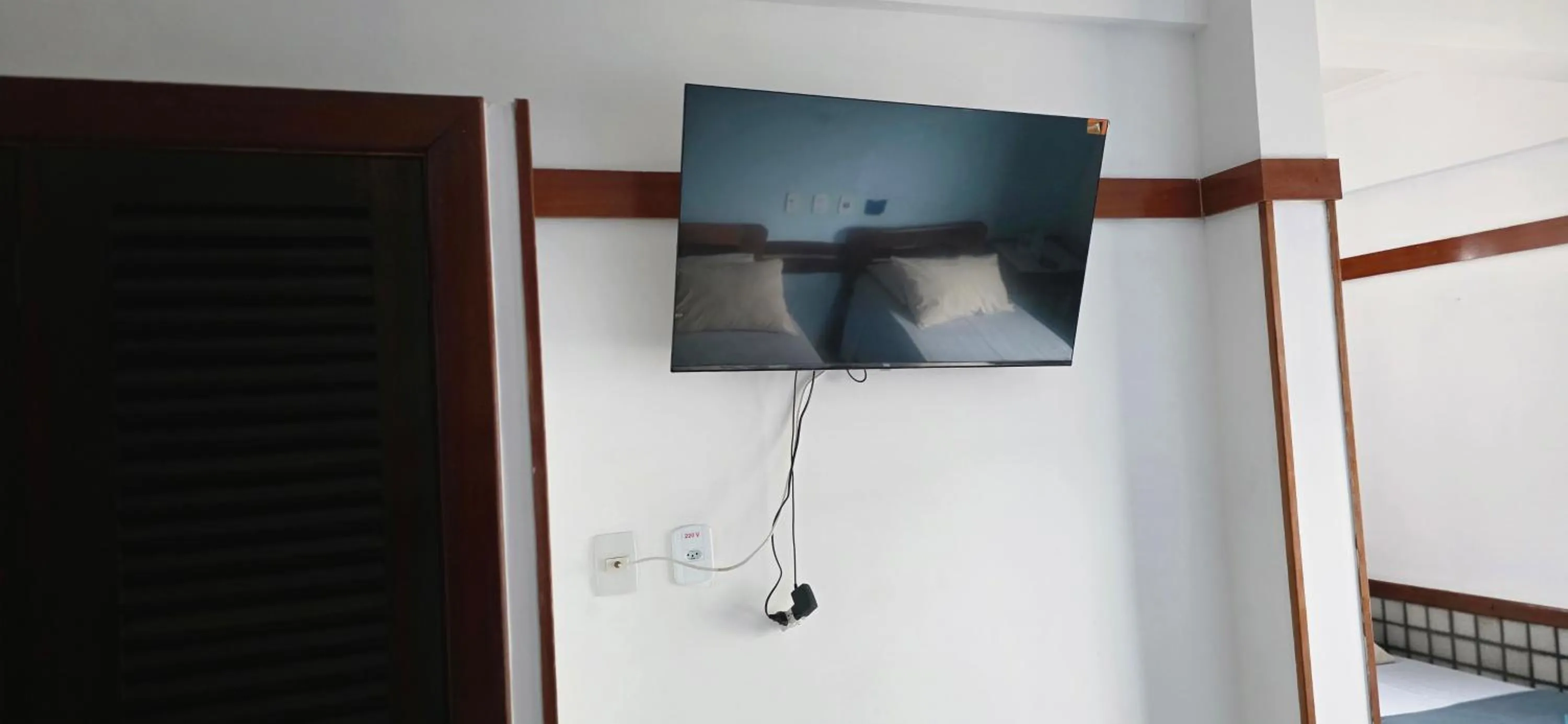 TV and multimedia in Hotel São Charbel