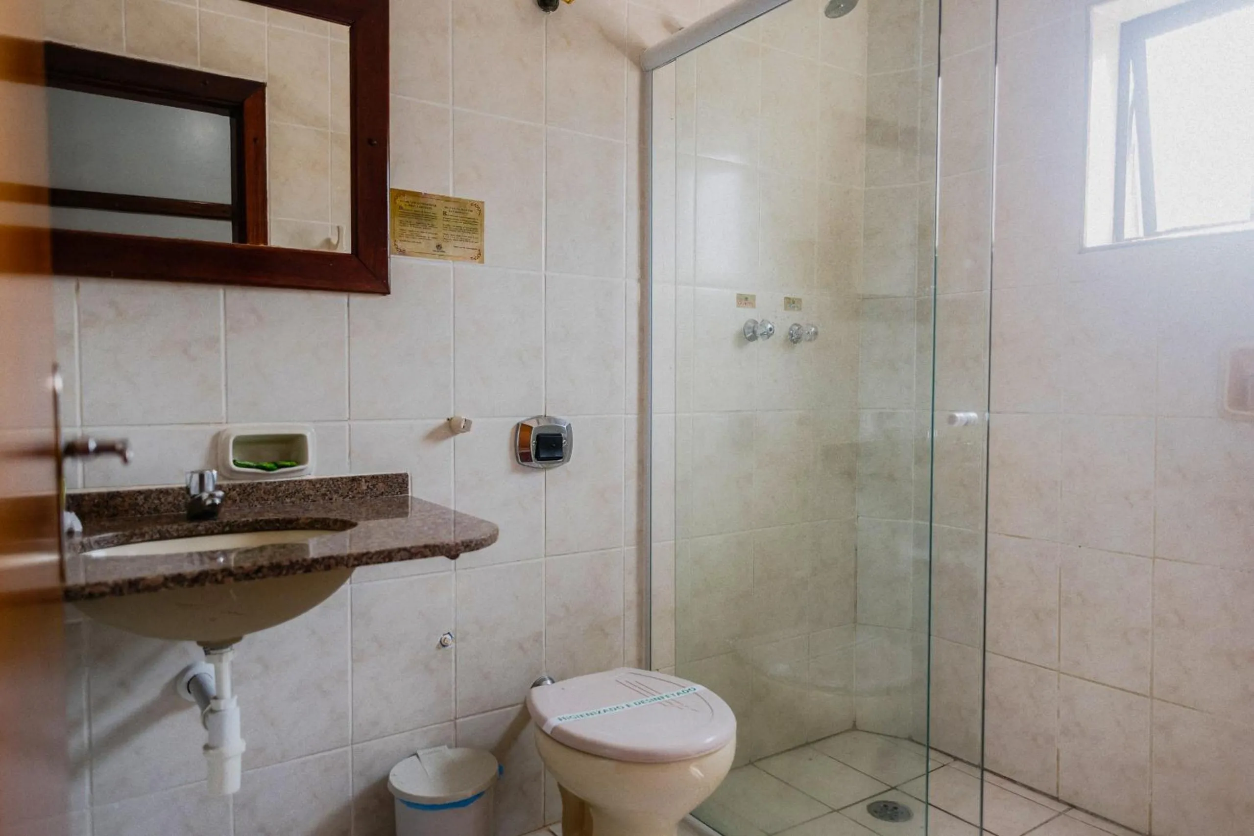 Toilet in Hotel São Charbel