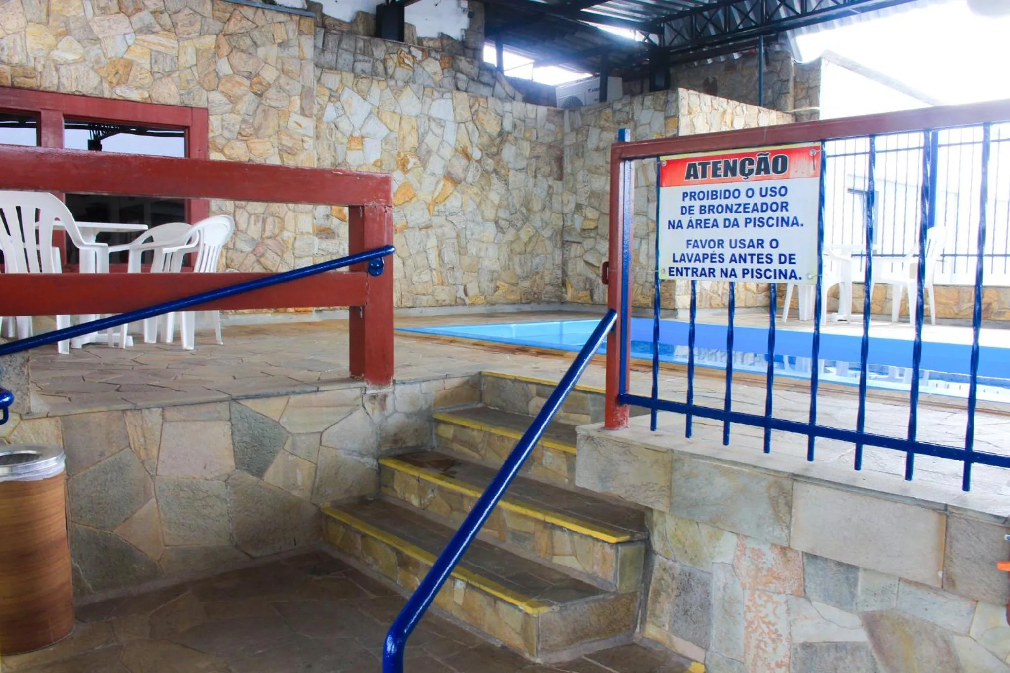 Swimming pool in Hotel São Charbel