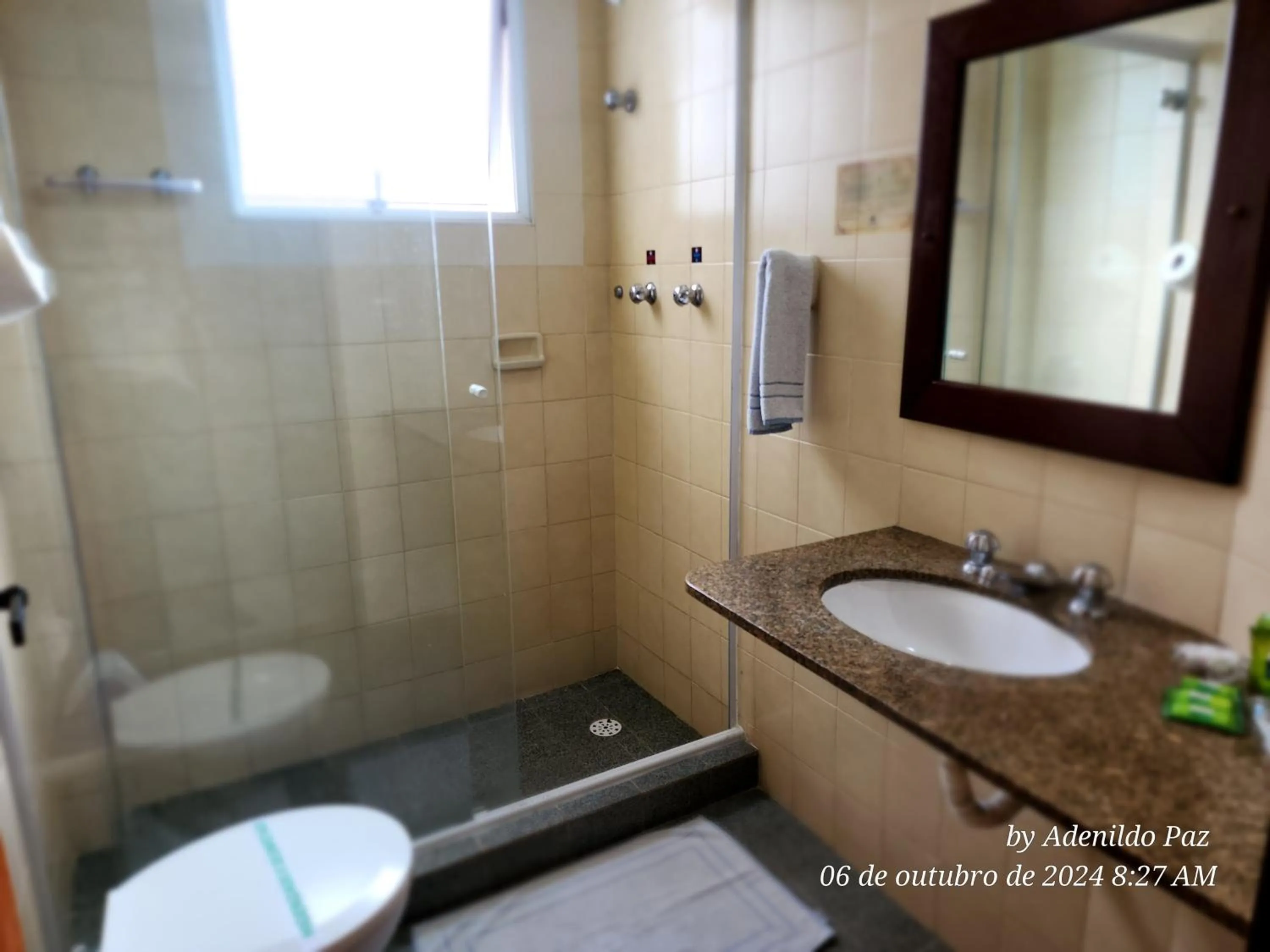 Shower in Hotel São Charbel