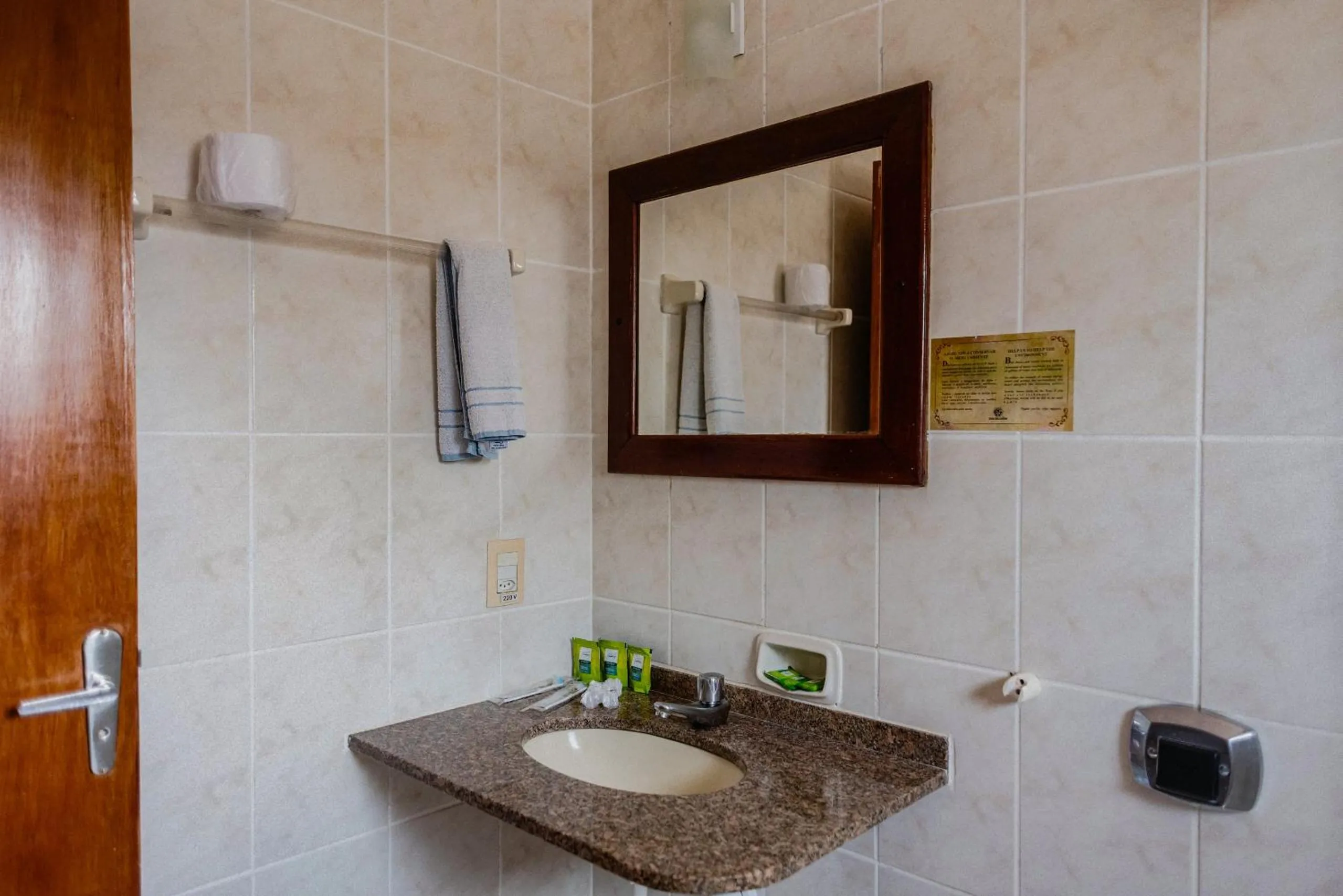 Bathroom in Hotel São Charbel