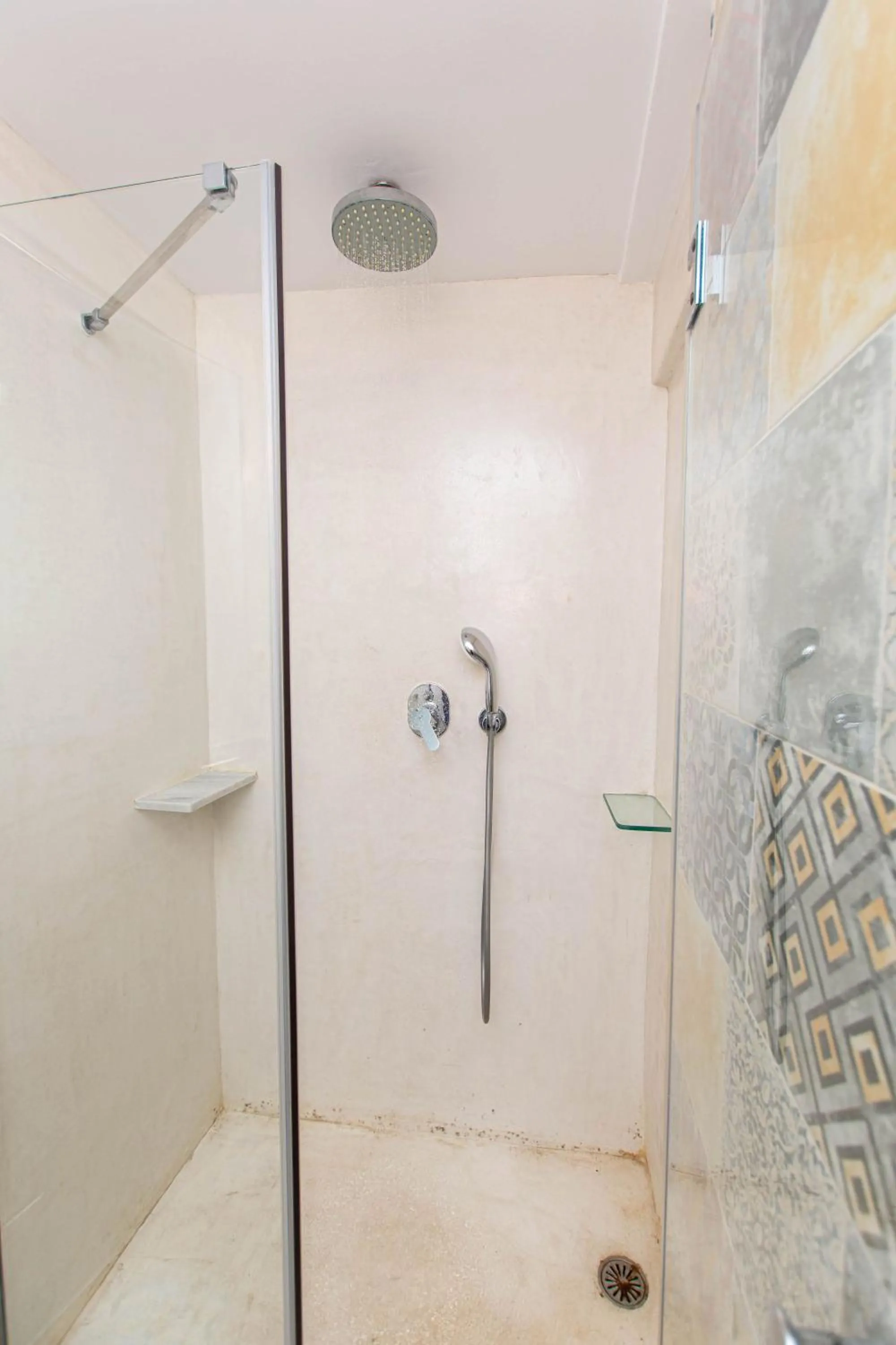 Peristeronas Village