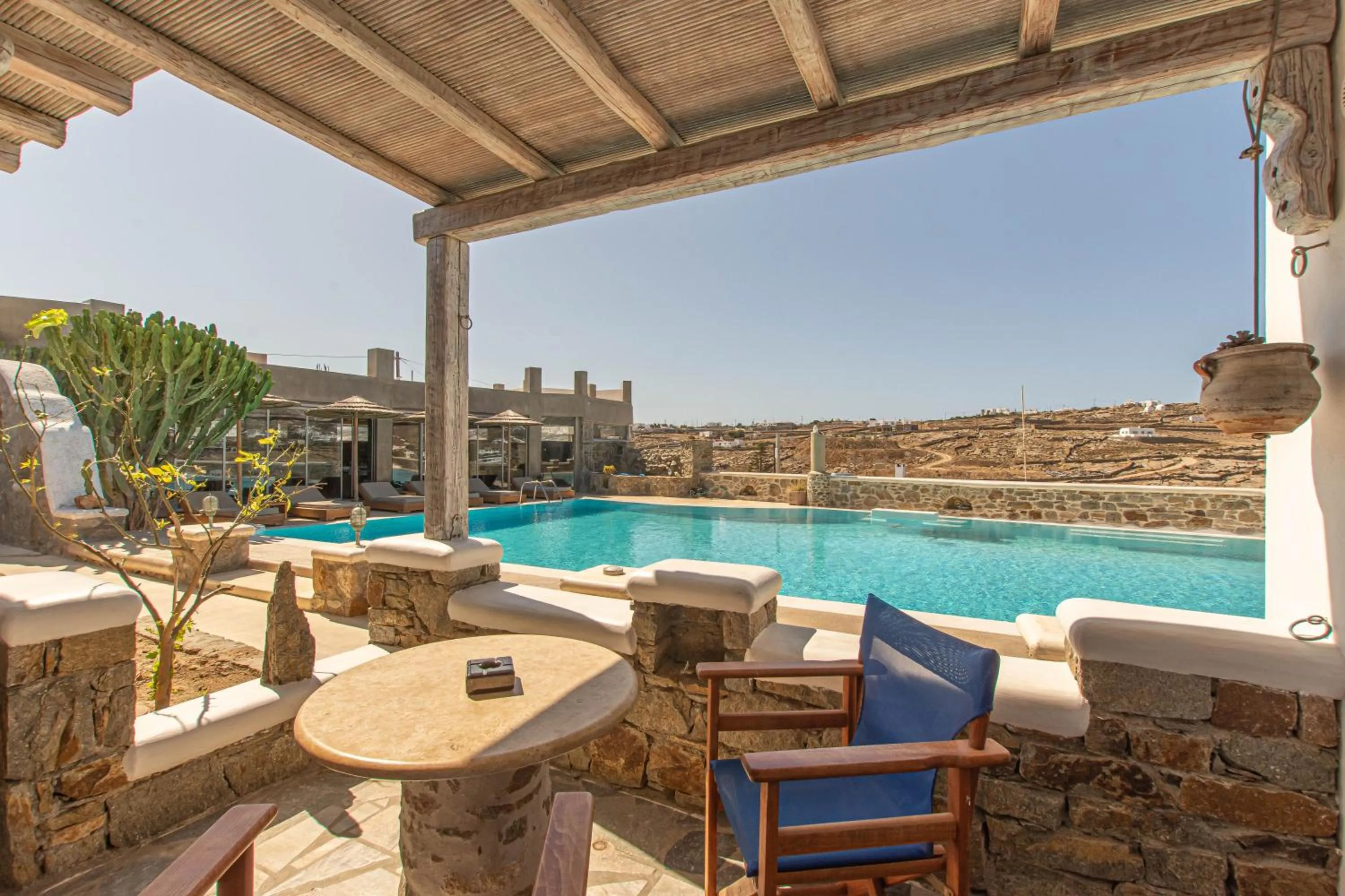 Peristeronas Village