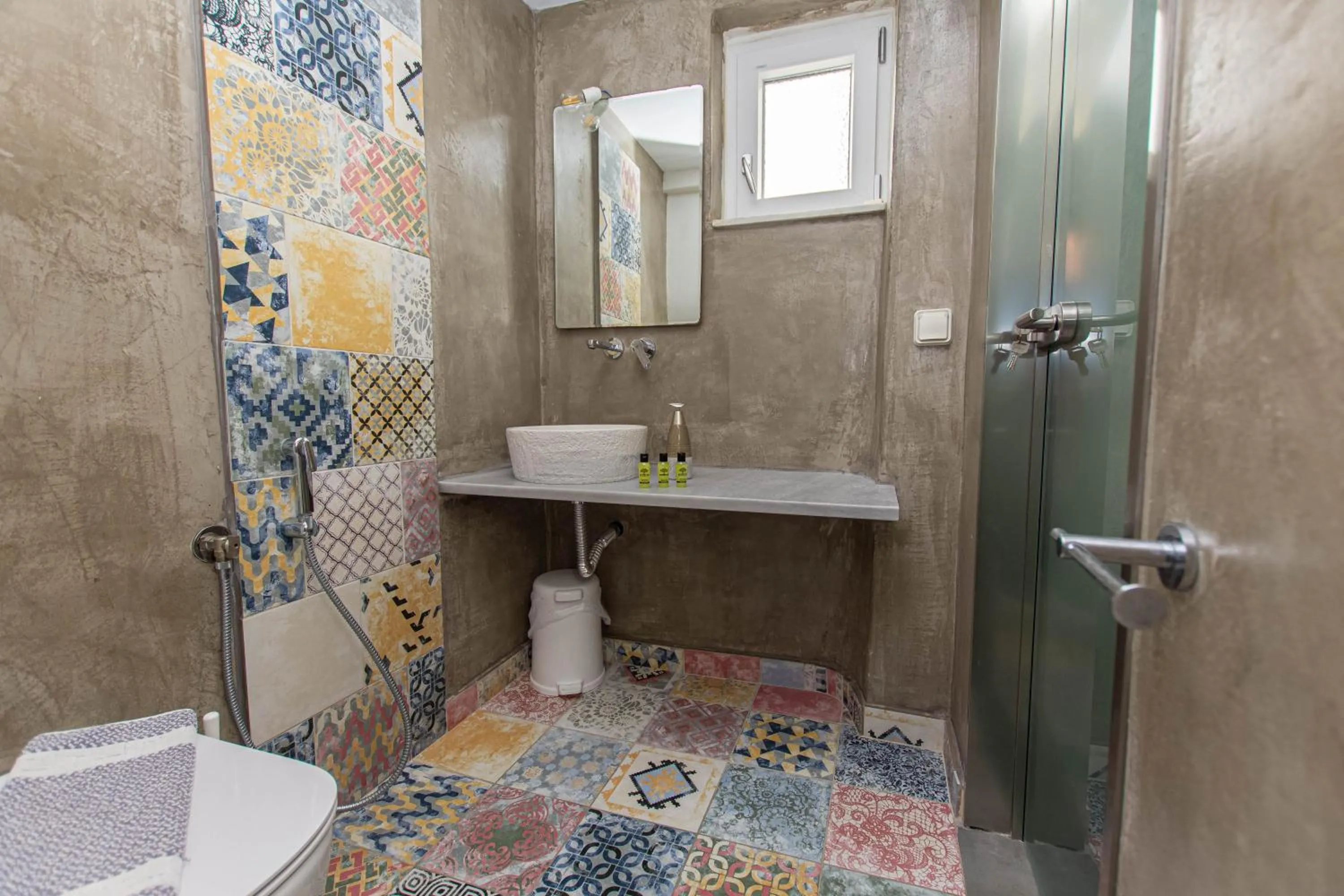 Peristeronas Village