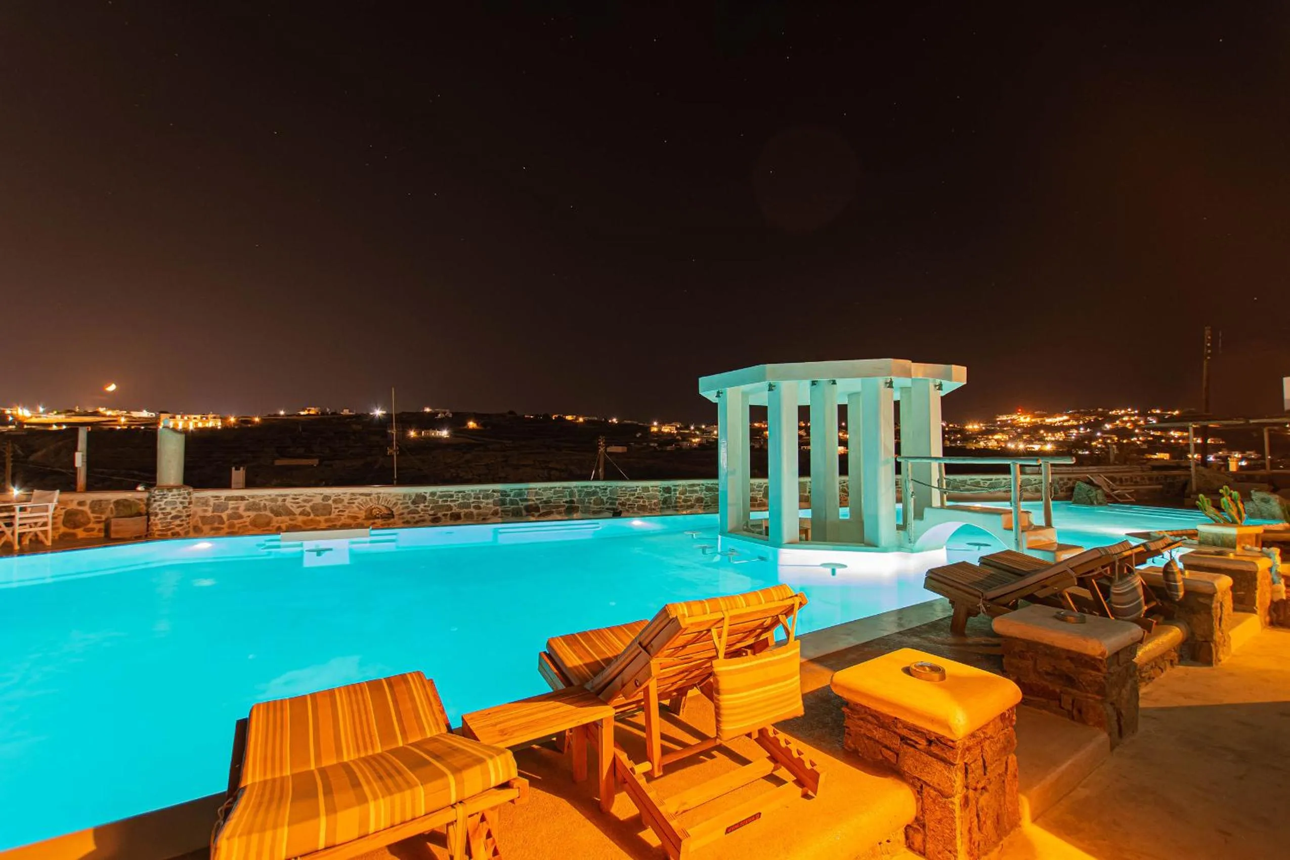 Peristeronas Village