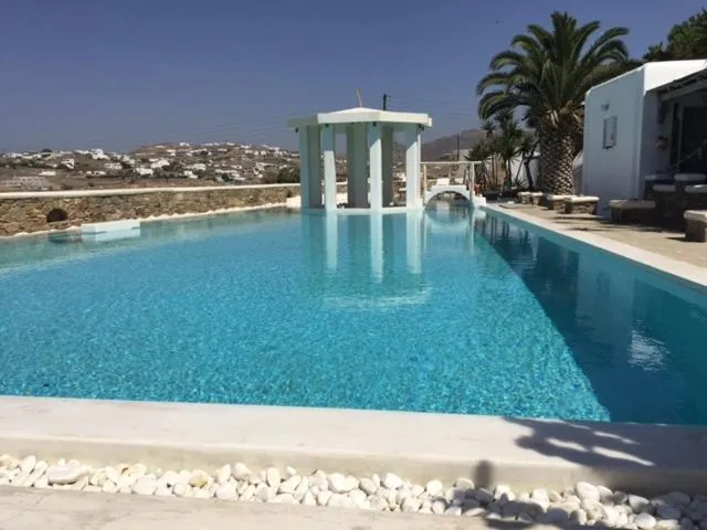 Peristeronas Village