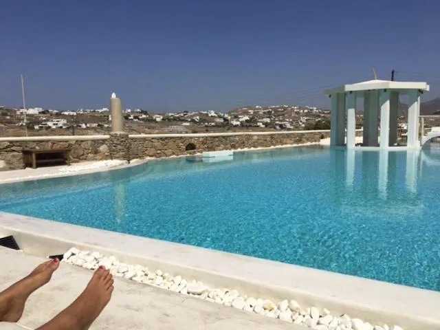 Peristeronas Village