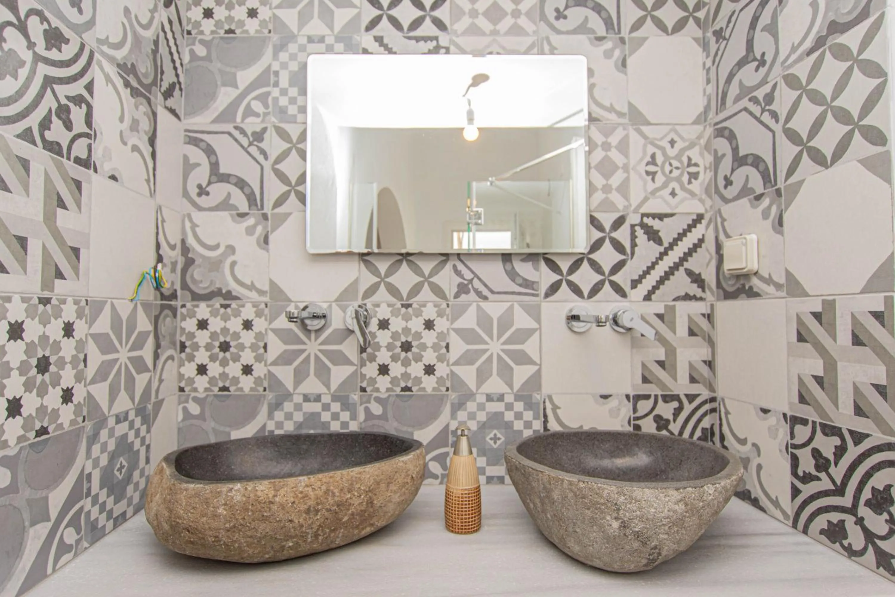 Peristeronas Village