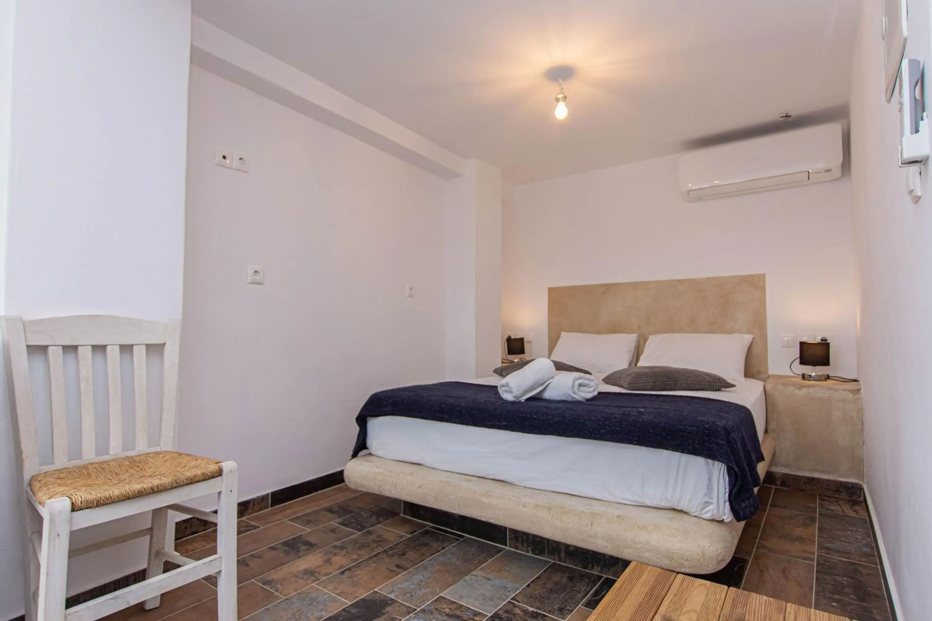 Single Room with Mountain View - single occupancy in Peristeronas Village Single Room with Mountain View - single occupancy in Peristeronas Village