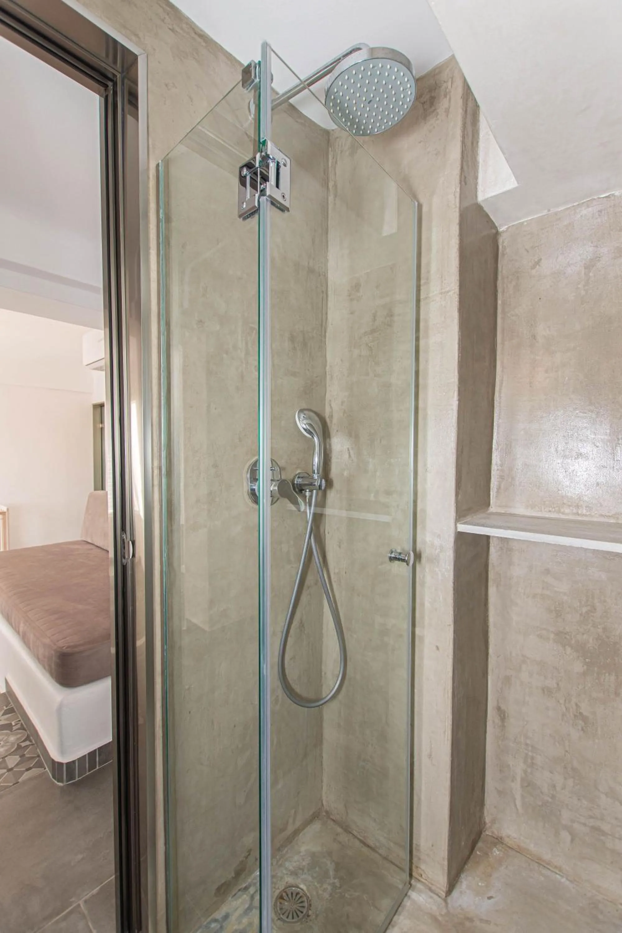 Peristeronas Village