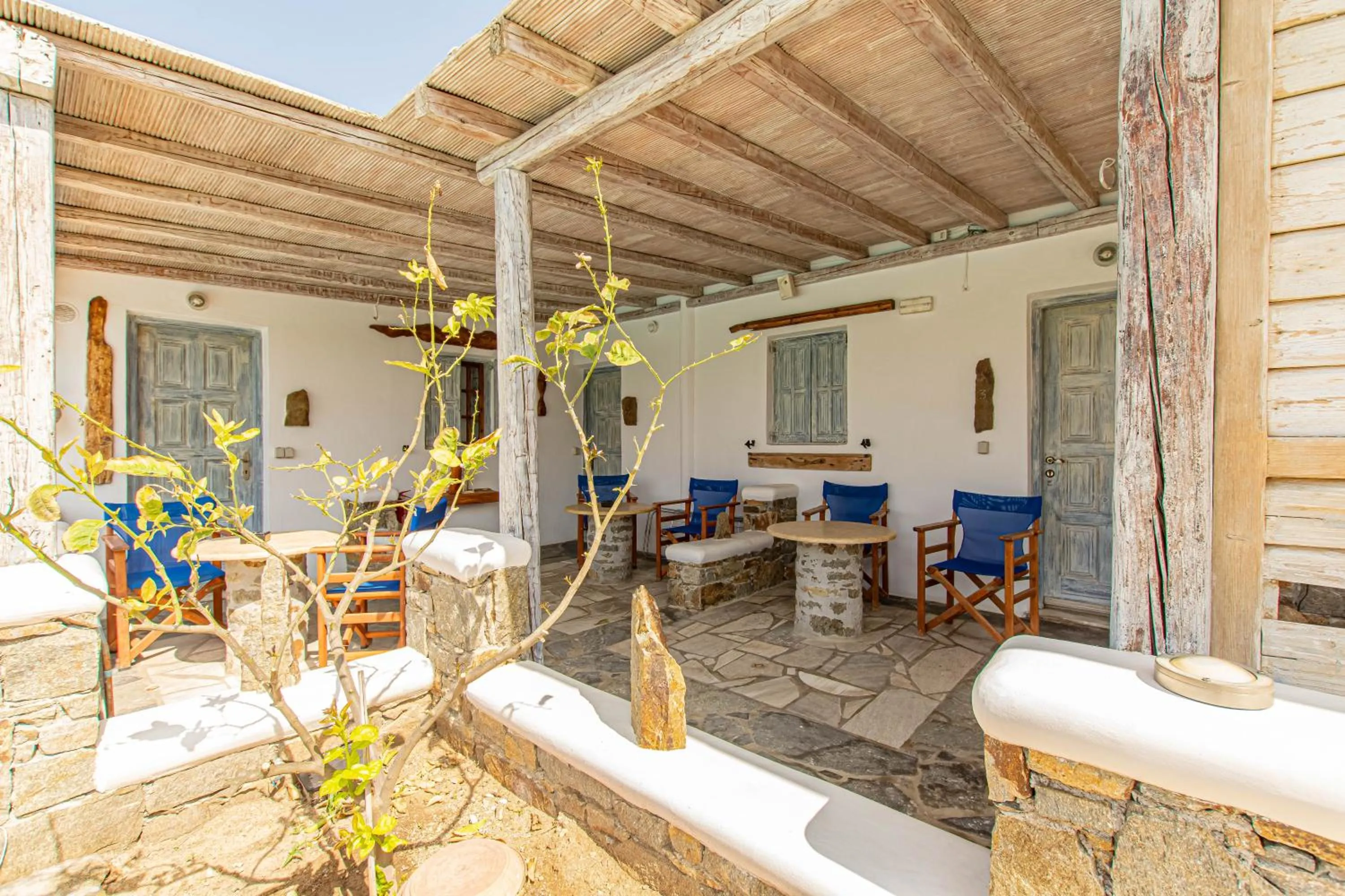 Peristeronas Village