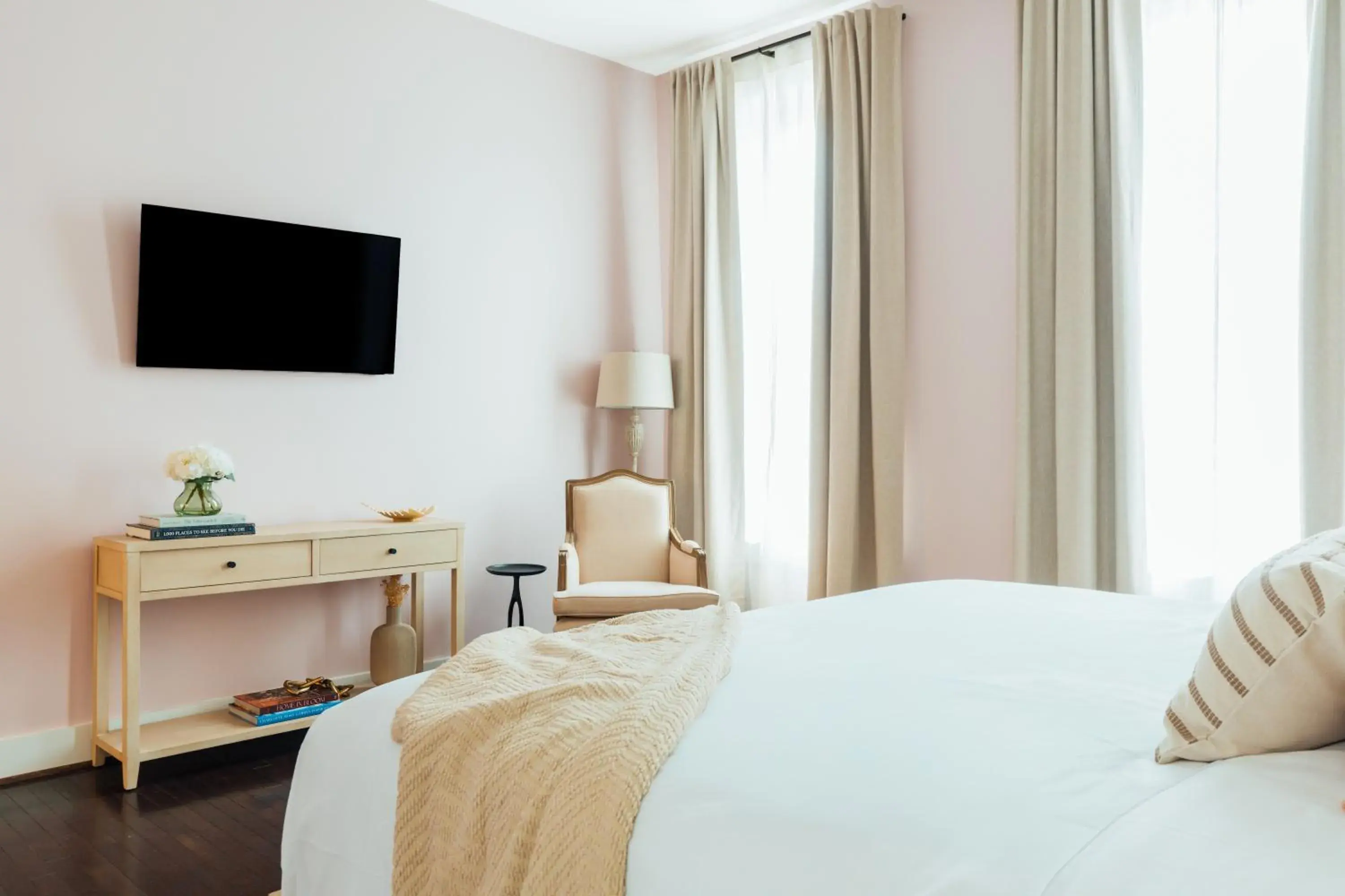 Standard King Room in The Painted Lady Standard King Room in The Painted Lady