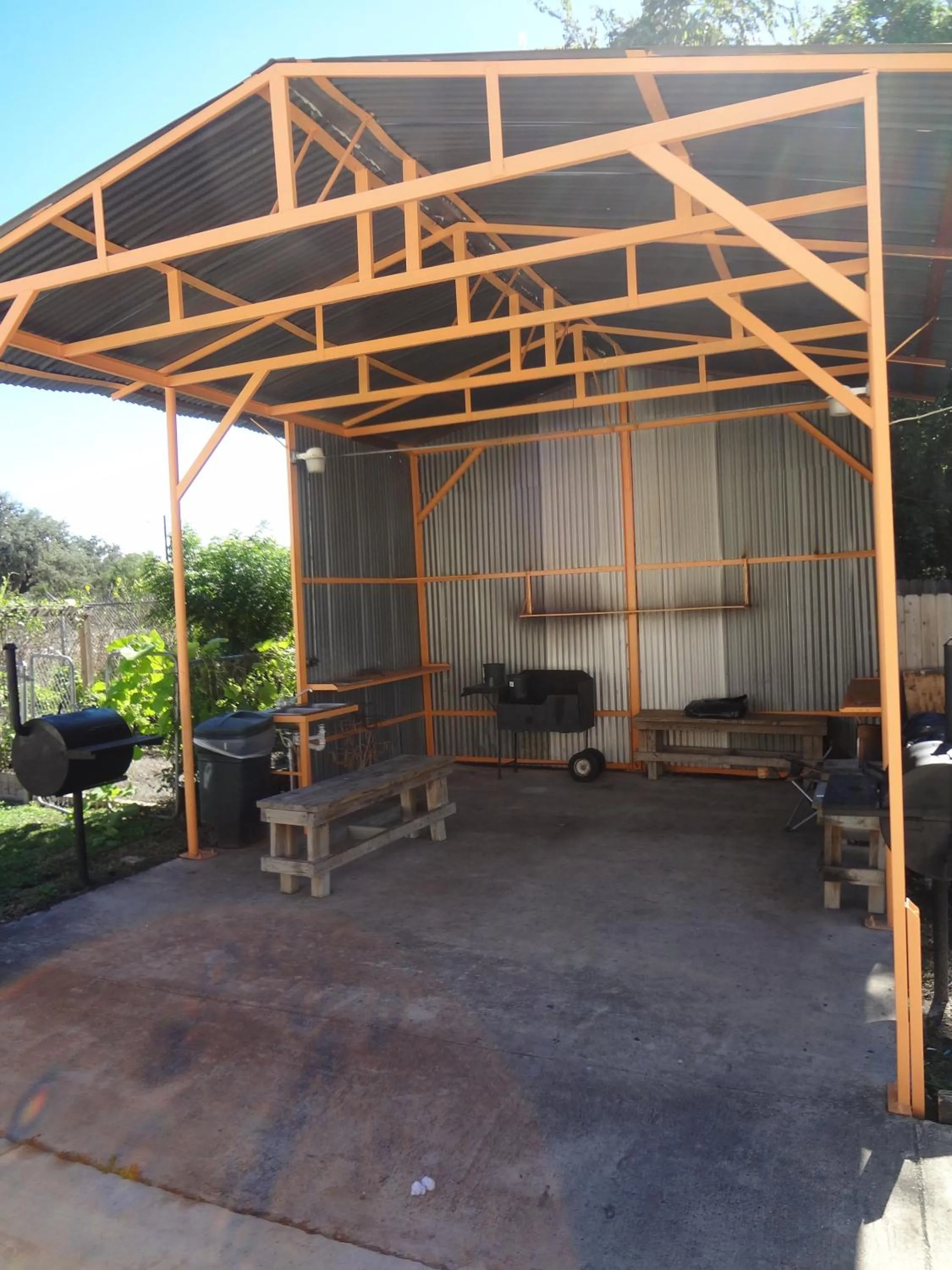 Facade/entrance in Antlers Inn Goliad