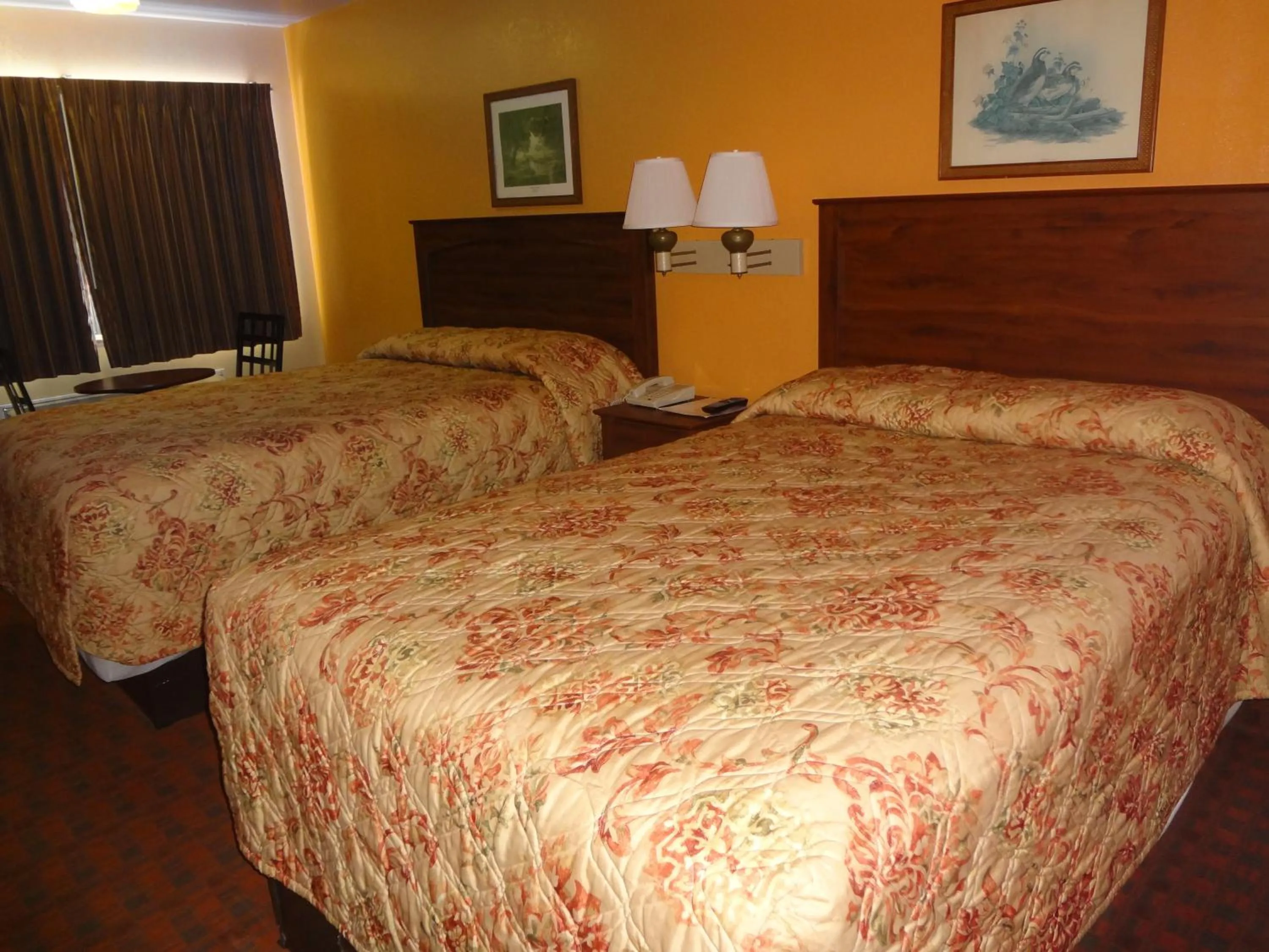 Photo of the whole room, Bed in Antlers Inn Goliad