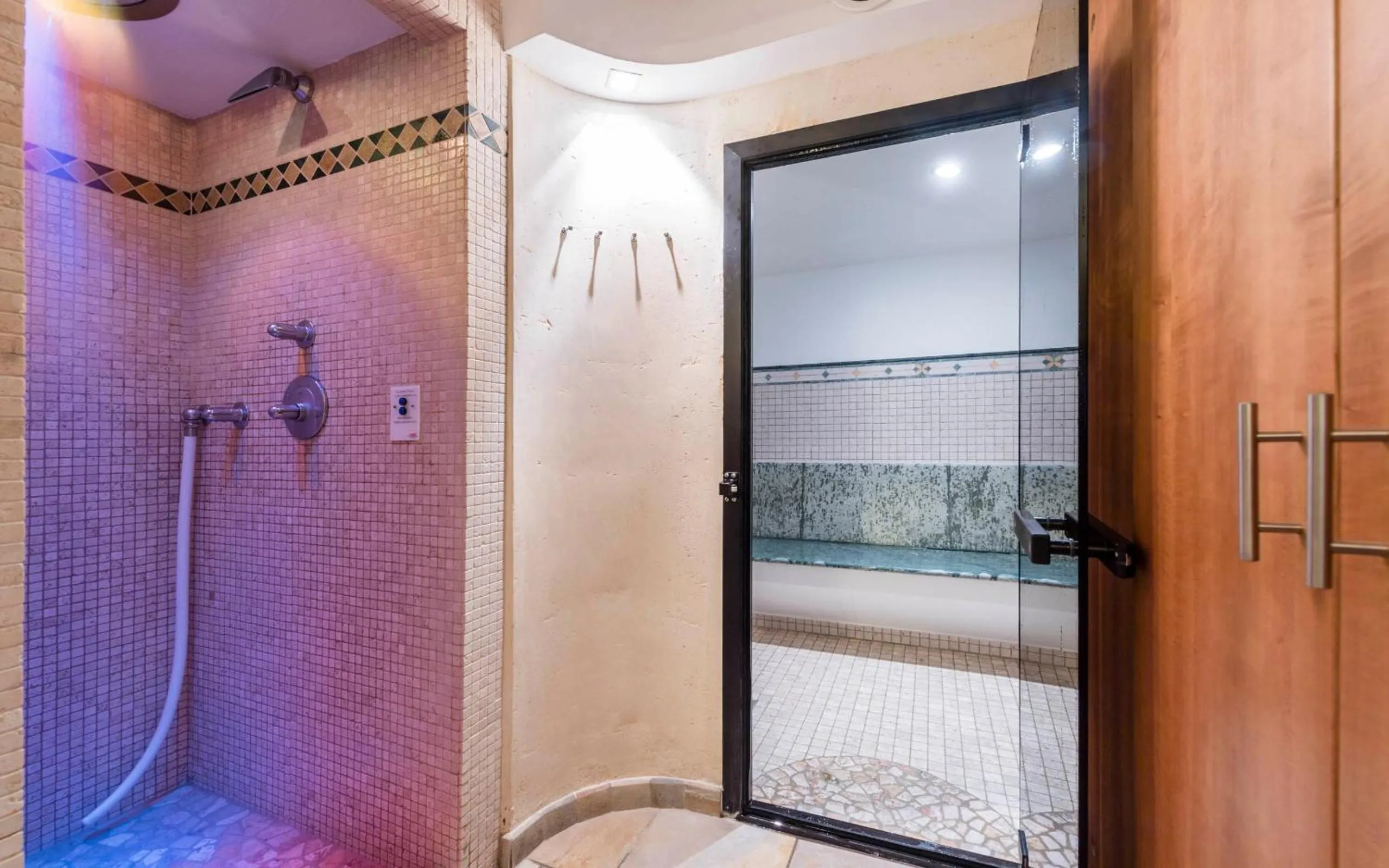 Steam room in Villa Tony - Small Romantic Hotel