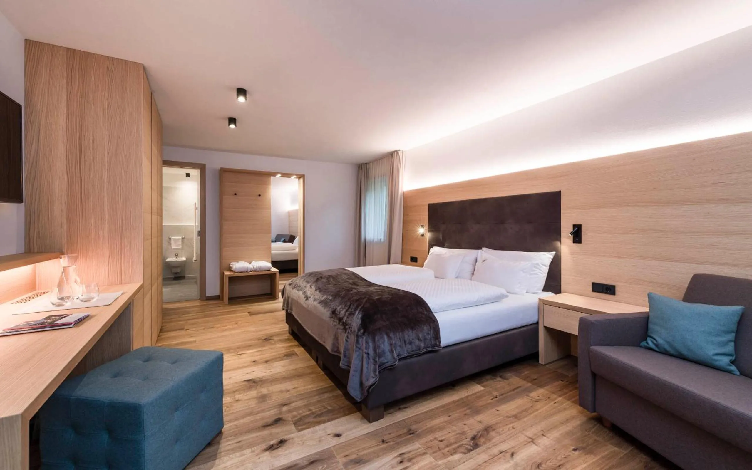 Shower, Bed in Villa Tony - Small Romantic Hotel