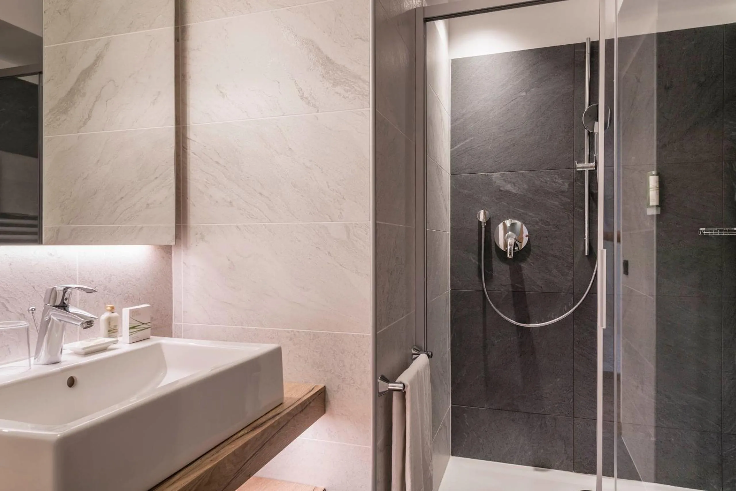 Shower in Villa Tony - Small Romantic Hotel