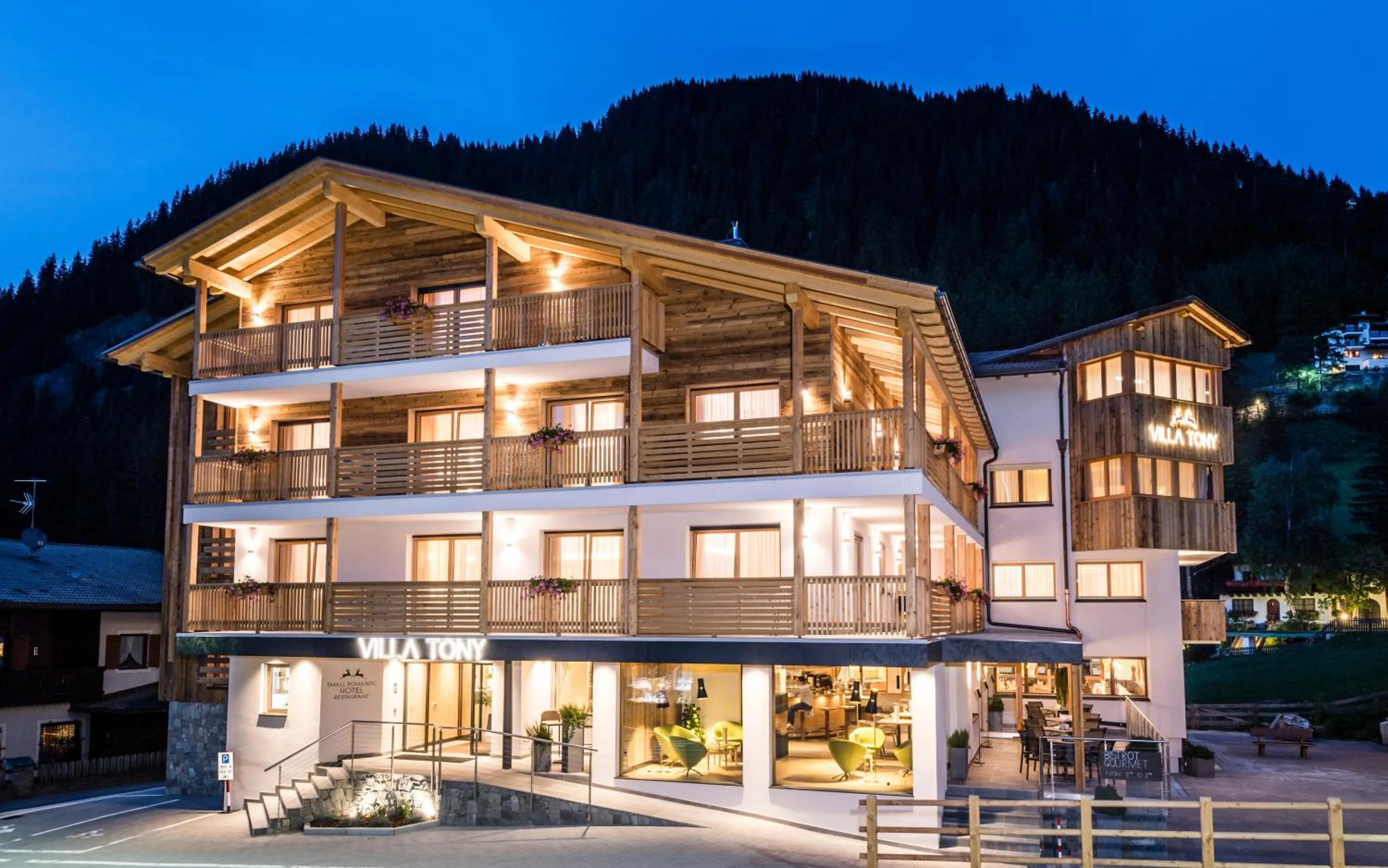 Facade/entrance in Villa Tony - Small Romantic Hotel