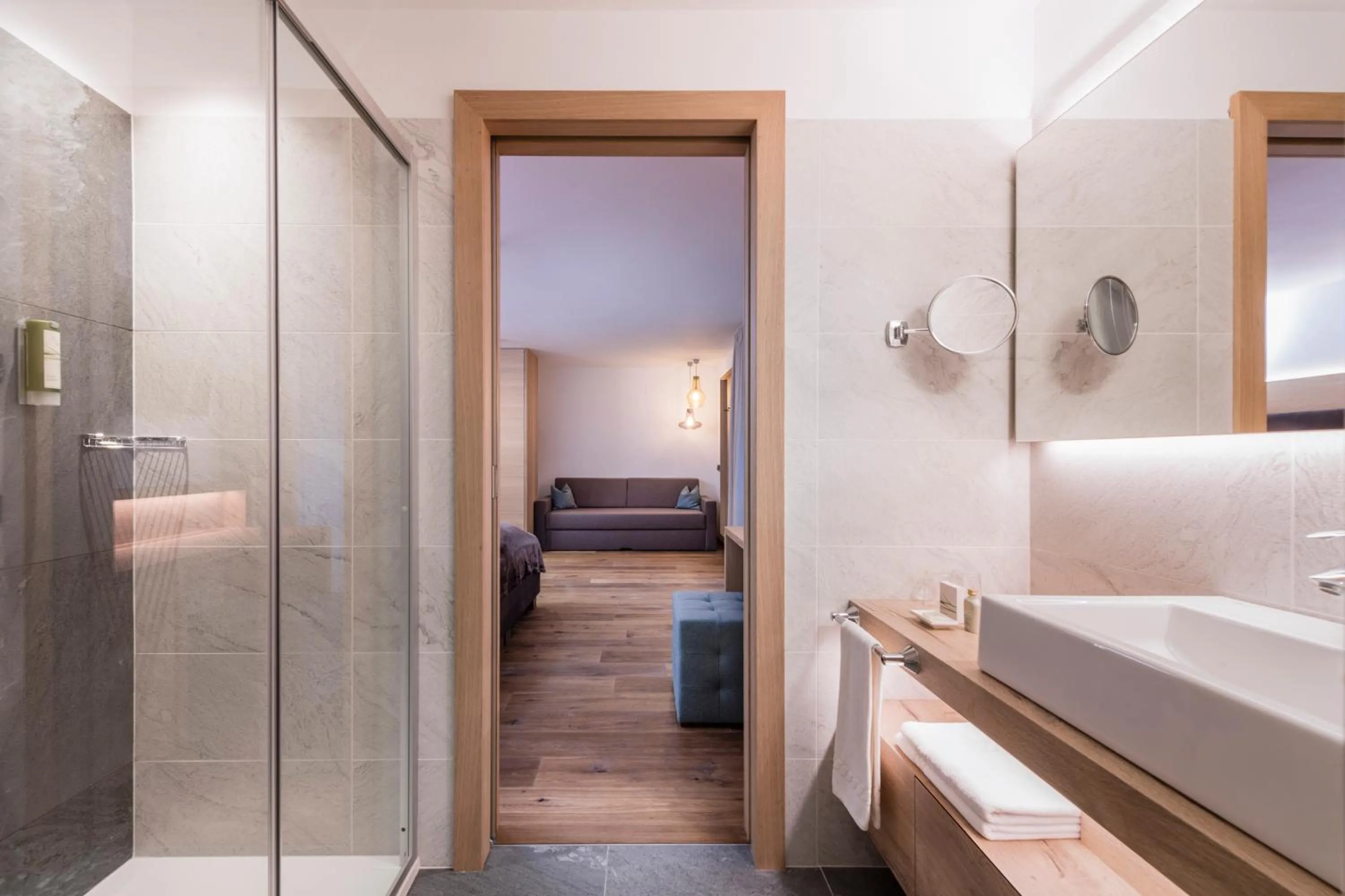 Shower, Bed in Villa Tony - Small Romantic Hotel