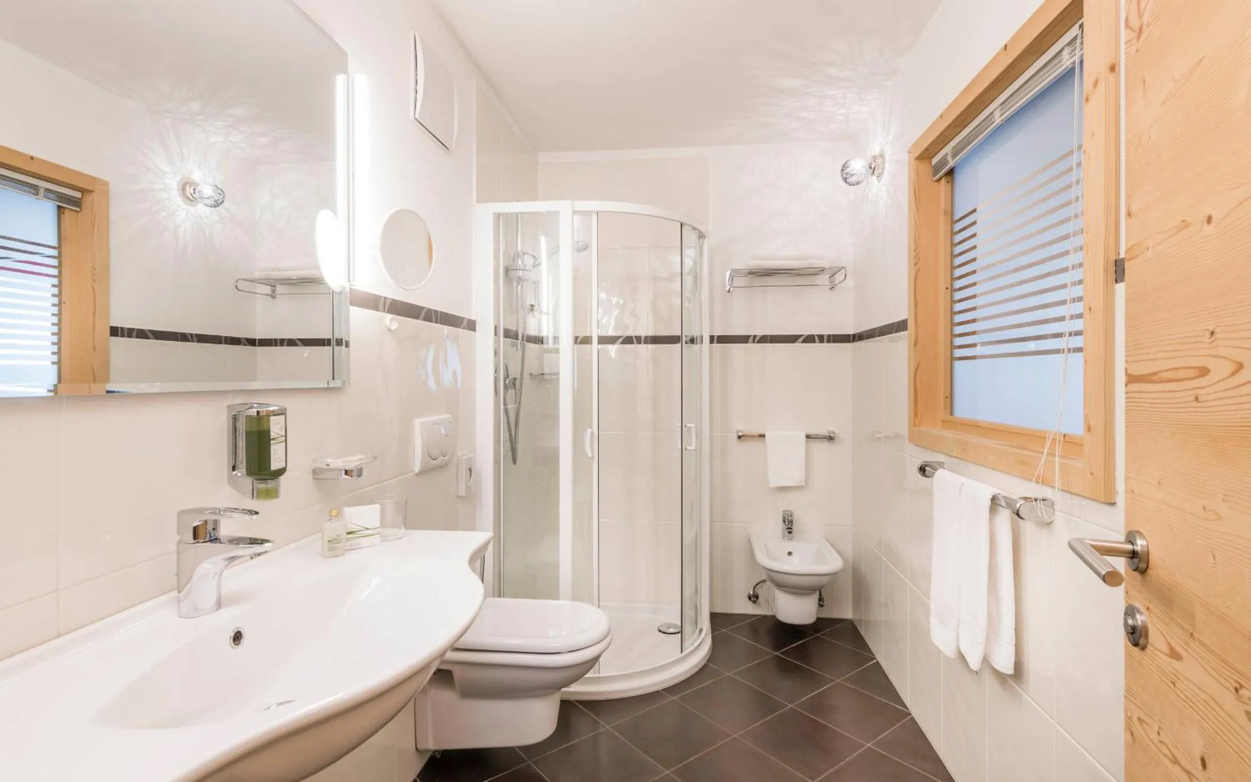 Shower in Villa Tony - Small Romantic Hotel