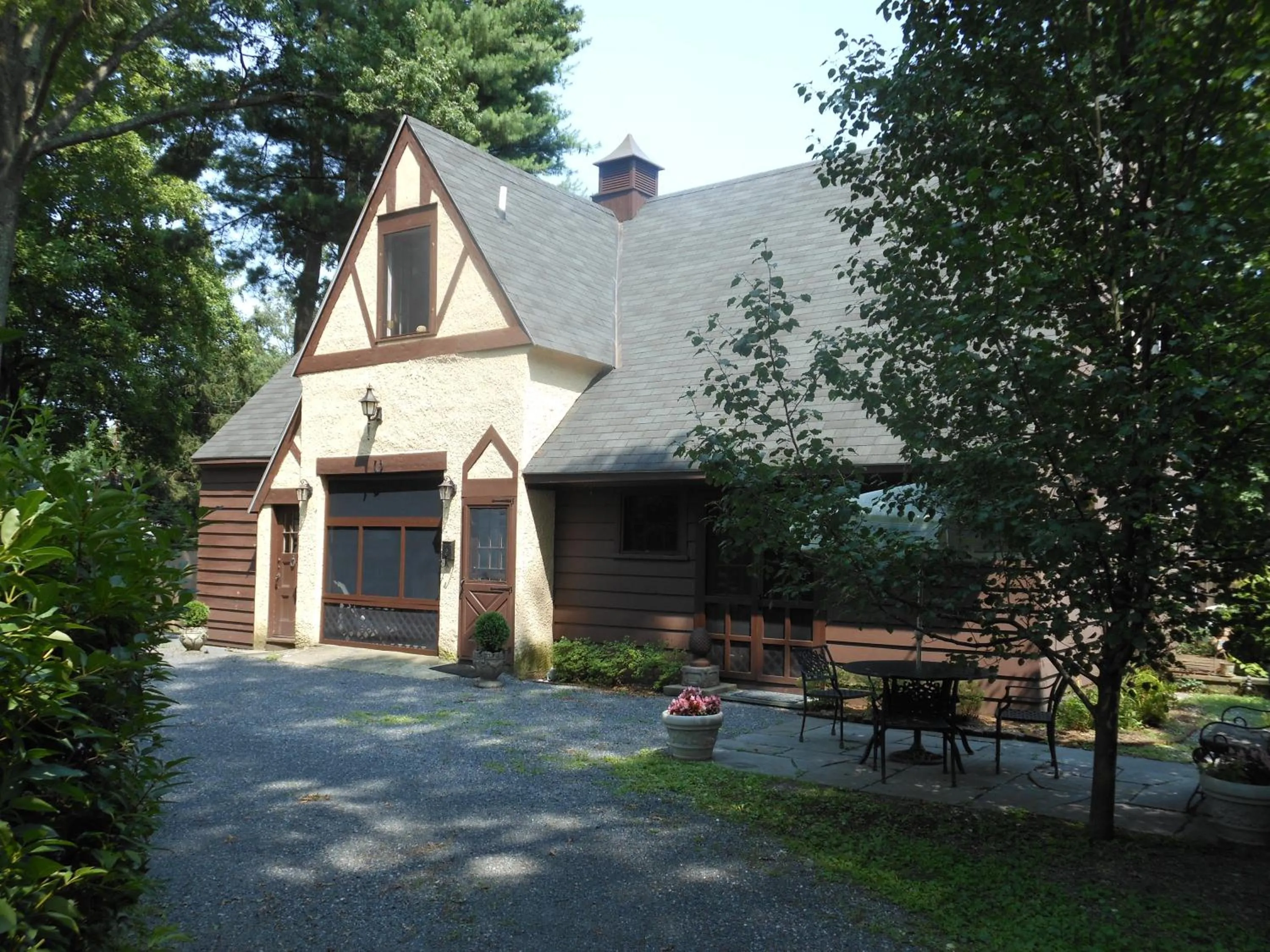 Facade/entrance in The Carriage House Loft