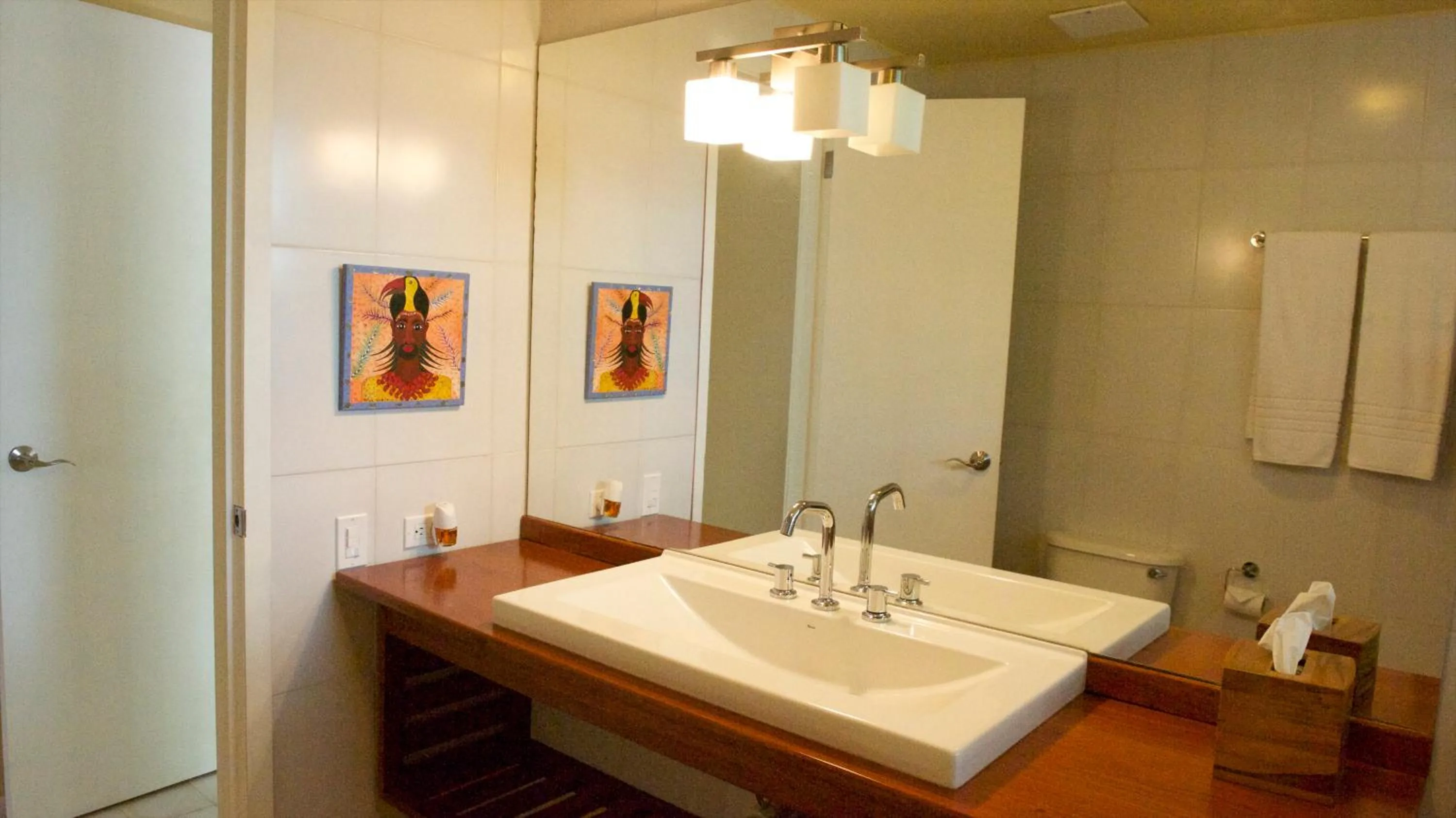 Bathroom in Casa Congo & Casa Rayo Verde - Restaurante - Galeria de arte