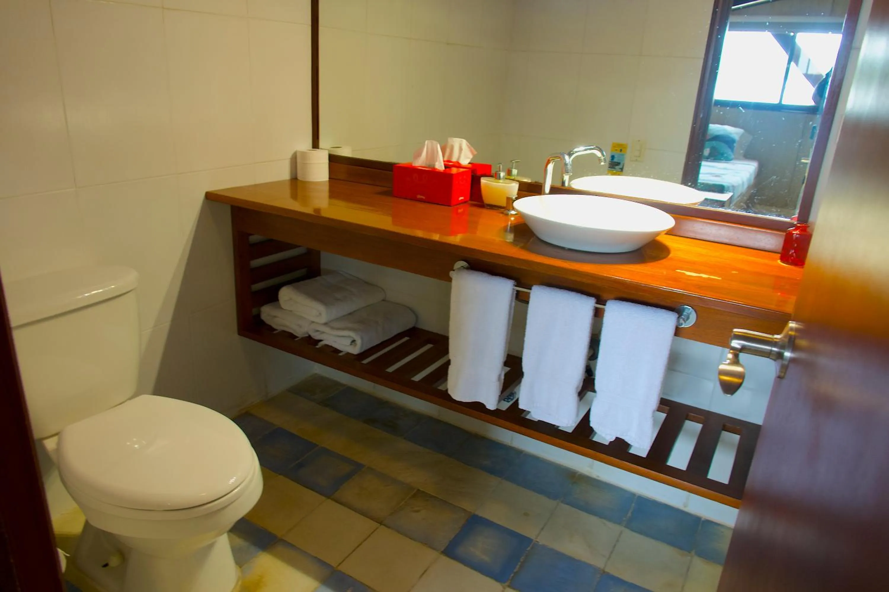 Hot Spring Bath in Casa Congo & Casa Rayo Verde - Restaurante - Galeria de arte