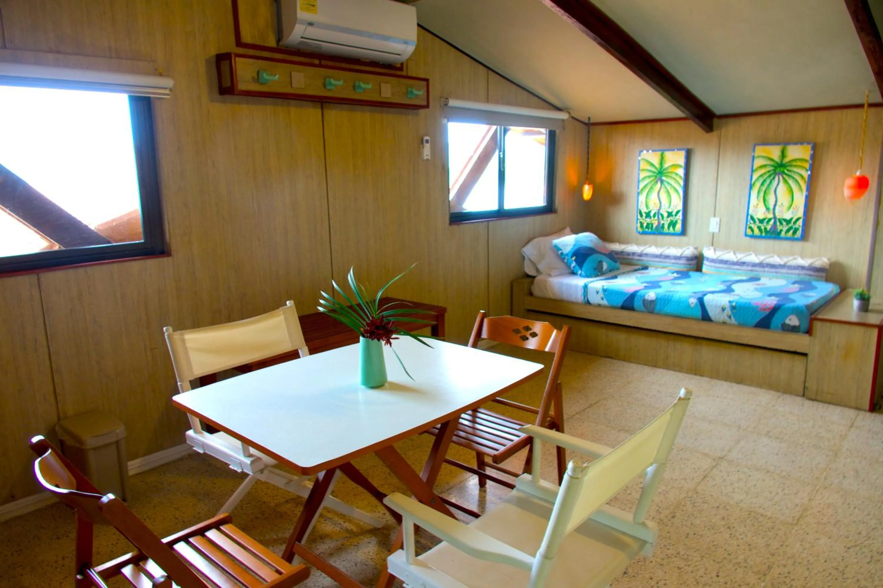 Property building, Bed in Casa Congo & Casa Rayo Verde - Restaurante - Galeria de arte