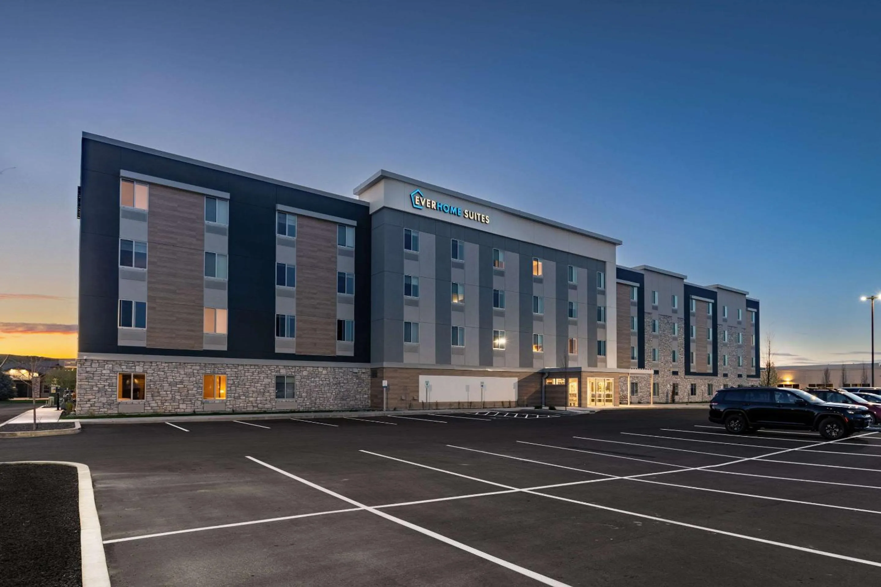 Property building in Everhome Suites Nampa Boise