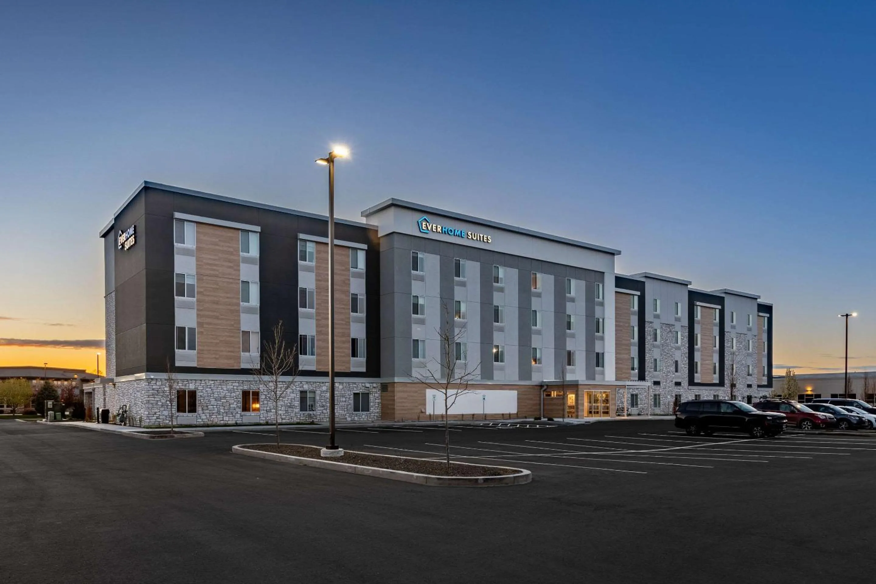 Property building in Everhome Suites Nampa Boise