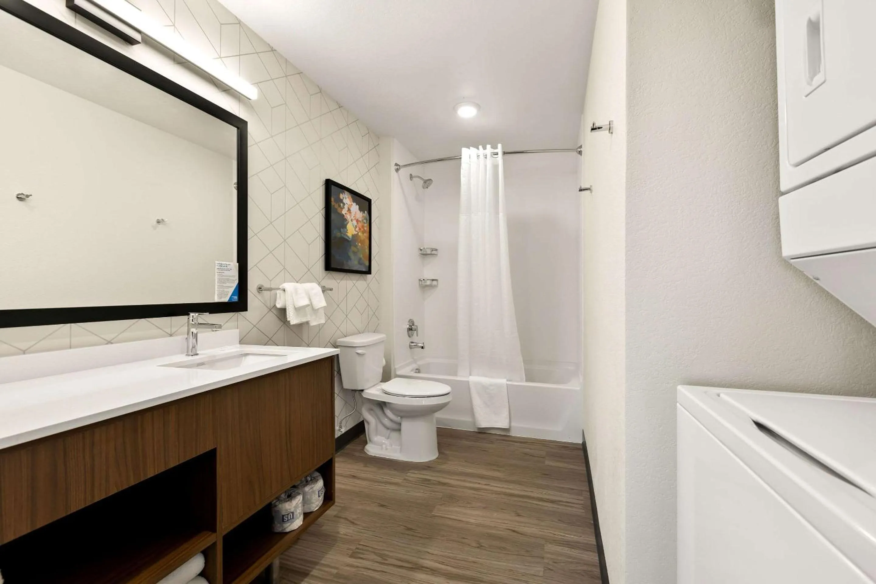 Shower in Everhome Suites Nampa Boise