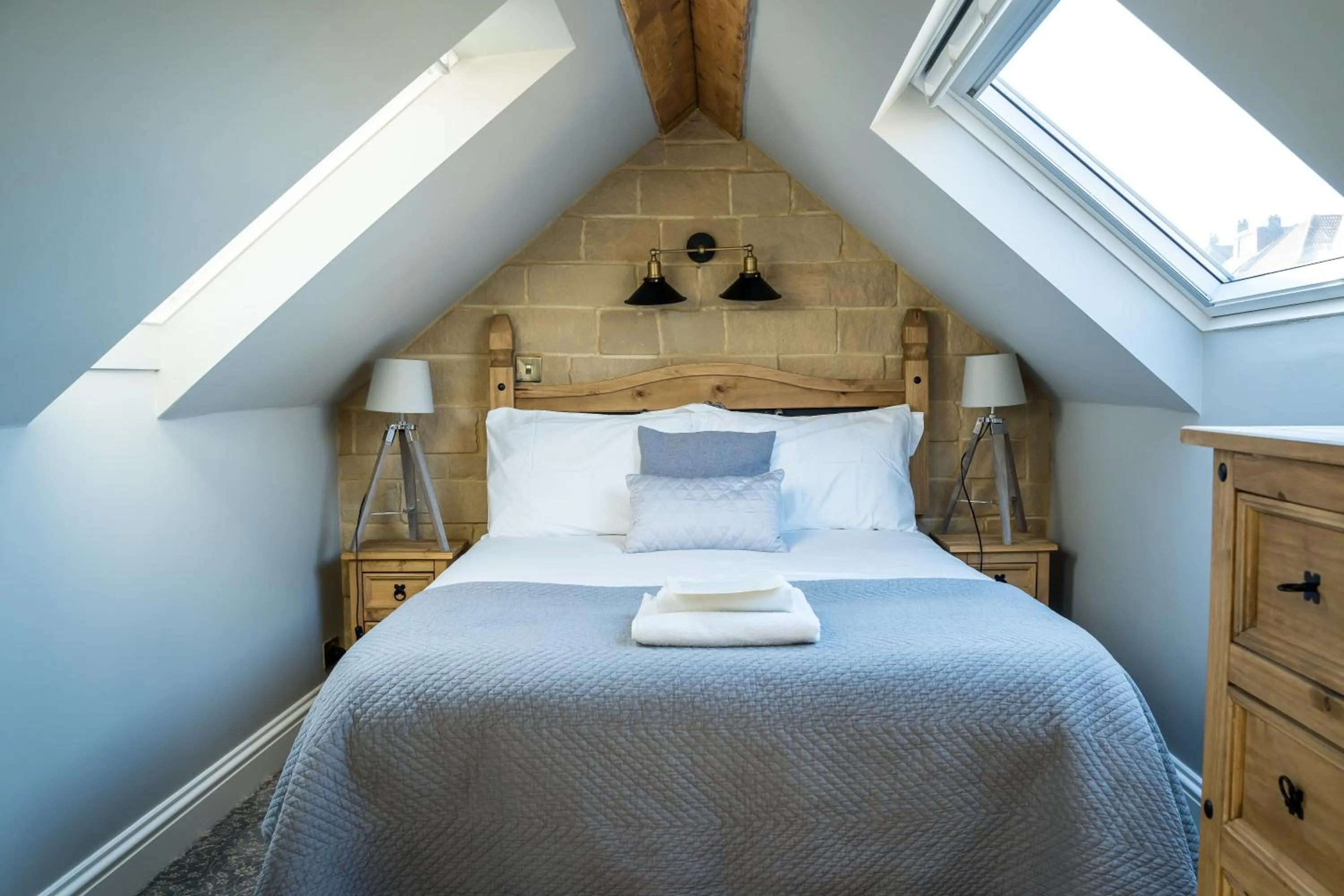 Shower, Bed in Farnley Tower Guesthouse