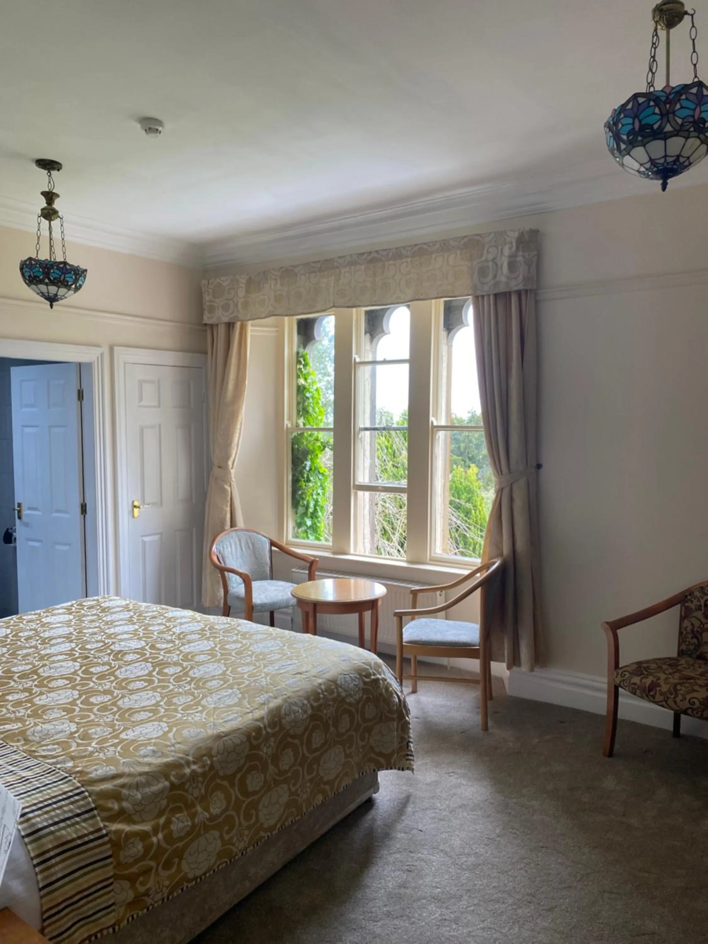 TV and multimedia, Bed in Farnley Tower Guesthouse